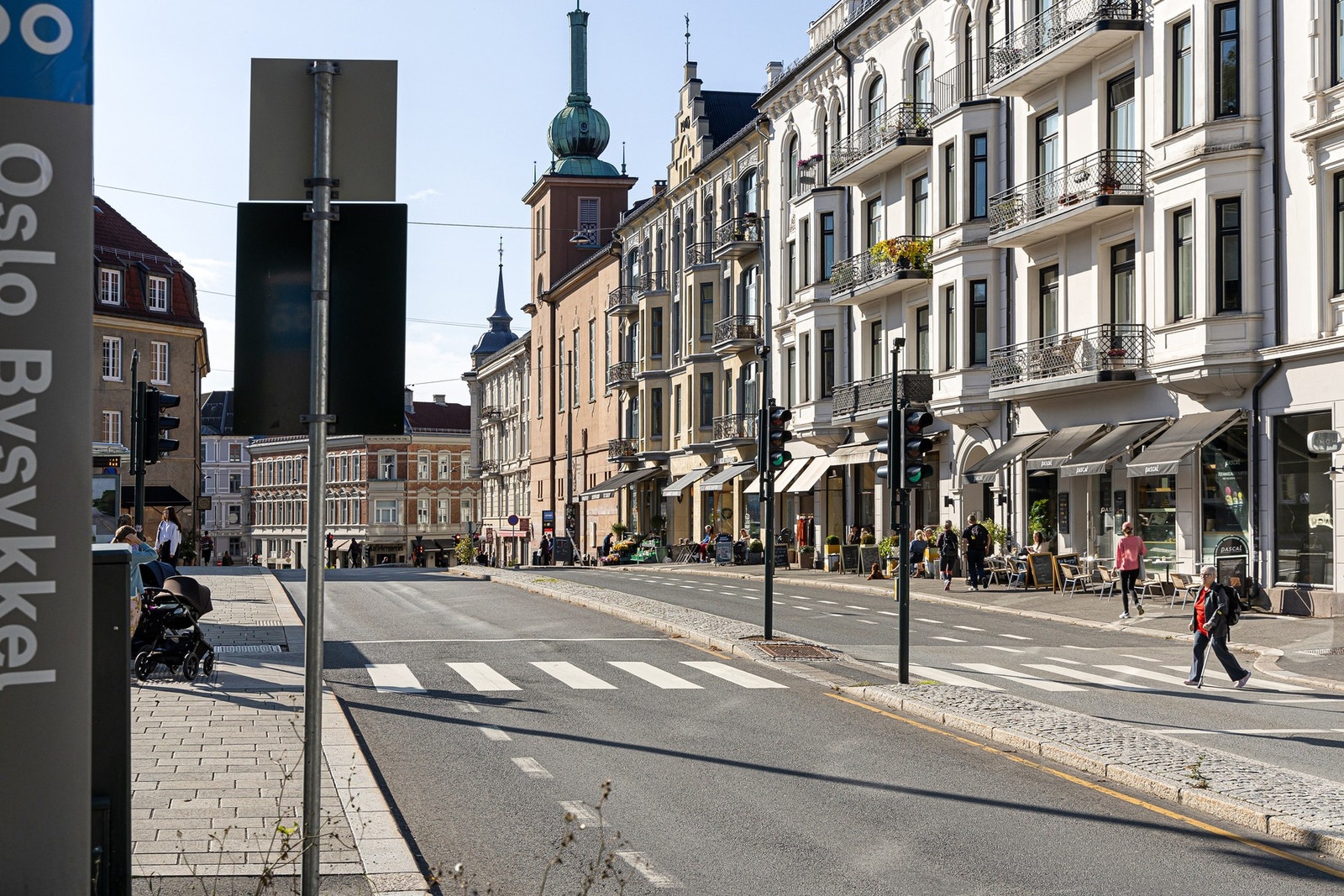 Kort vei til alle tenkelige servicetilbud. St Hanshaugen med parken, delicatessebutikker mv ligger i gangavstand. Galleribilde