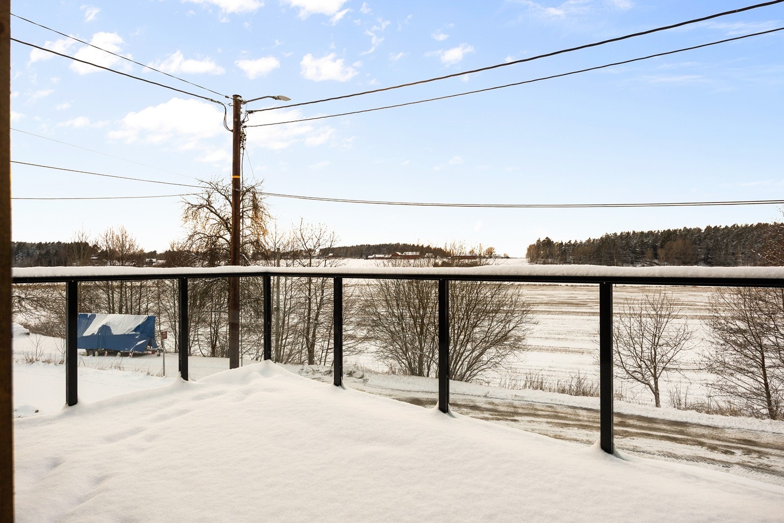 Verandaen på 13 m² utvider den sosiale sonen på varme dager. Galleribilde