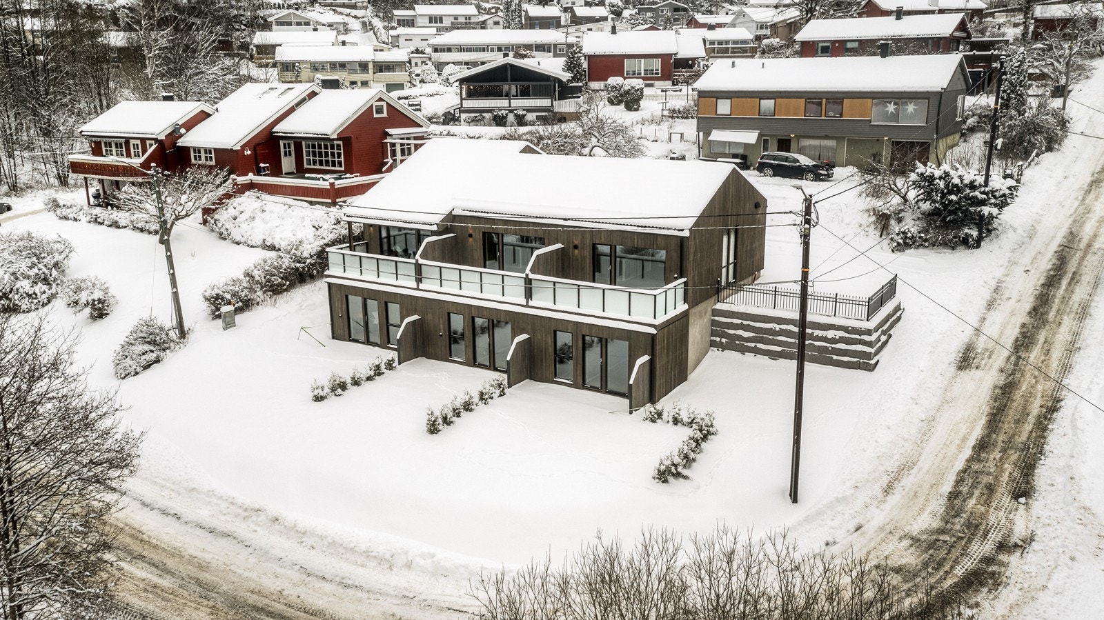 Et nytt og moderne rekkehus fra 2025, beliggende i et rolig og etablert boligområde. Galleribilde