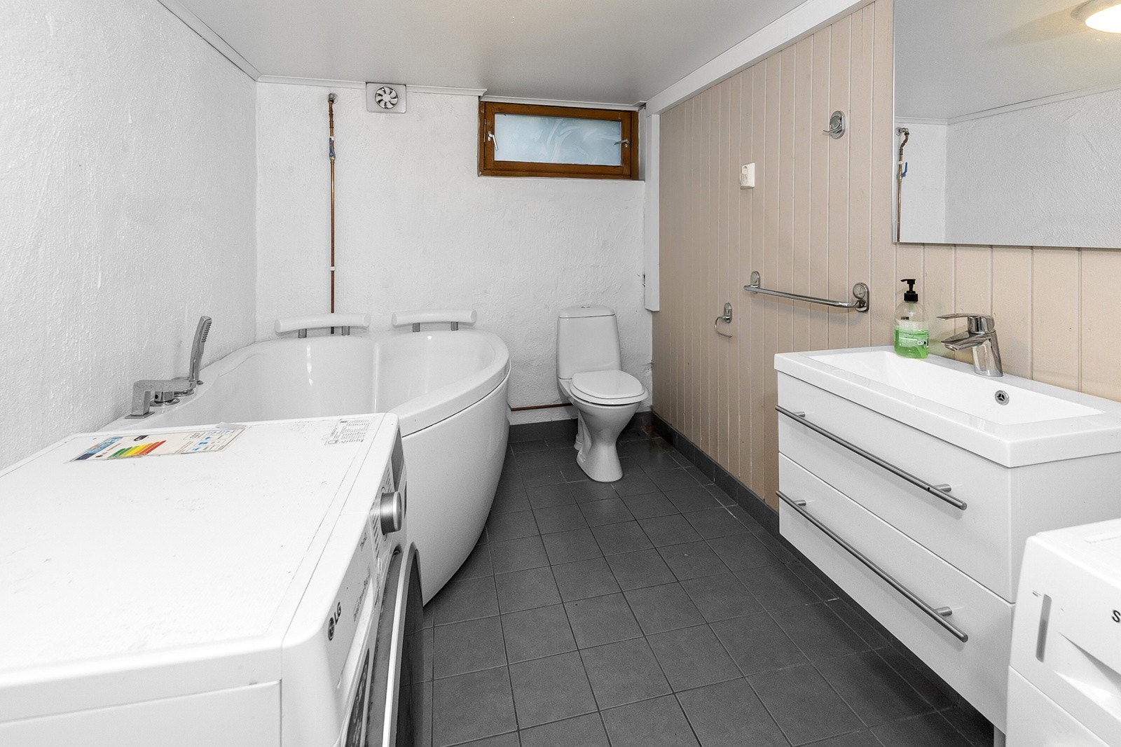 Vaskerommet er rehabilitert i 2021/2022. Galleribilde