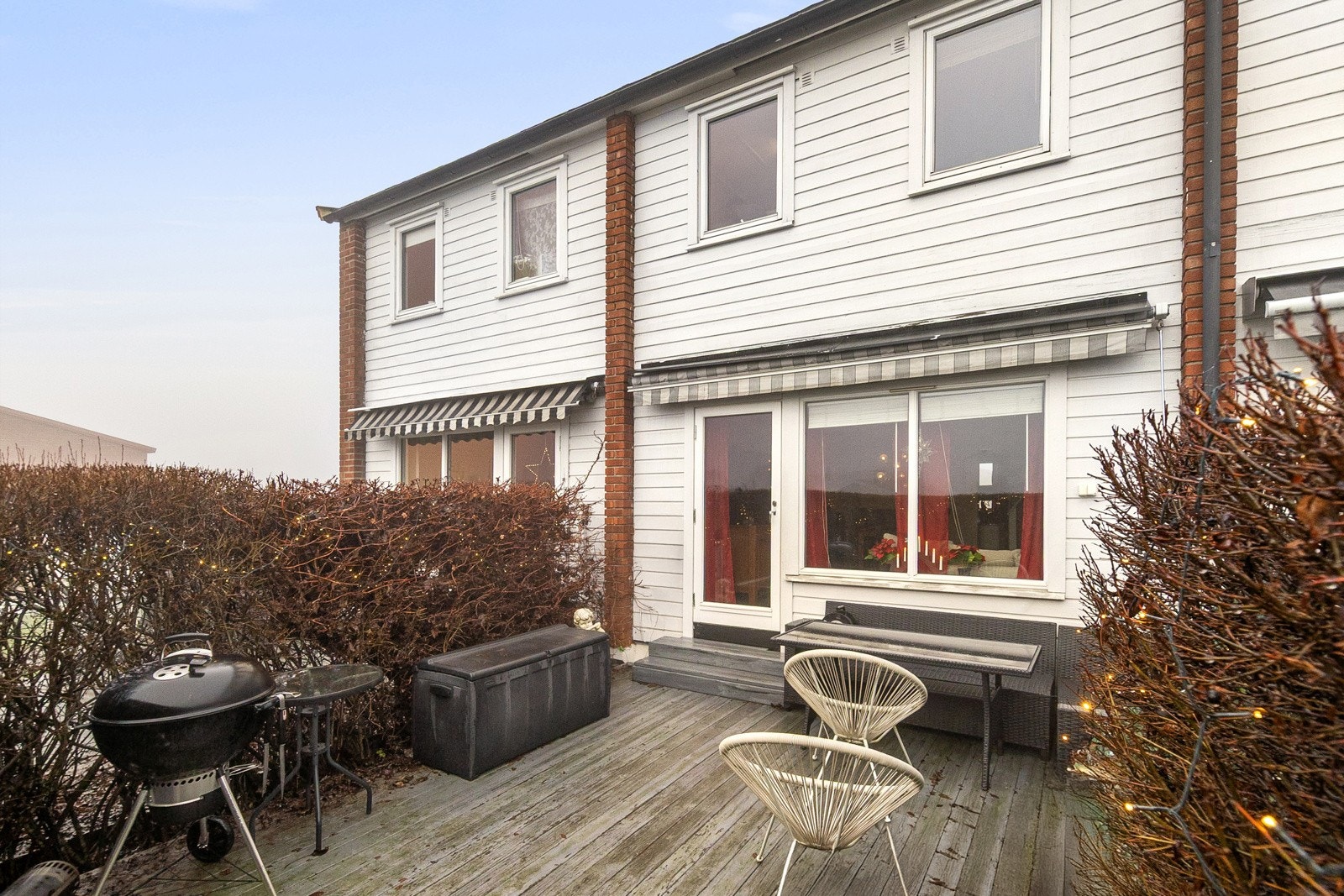 Hyggelig og usjenert uteplass og hage. Galleribilde