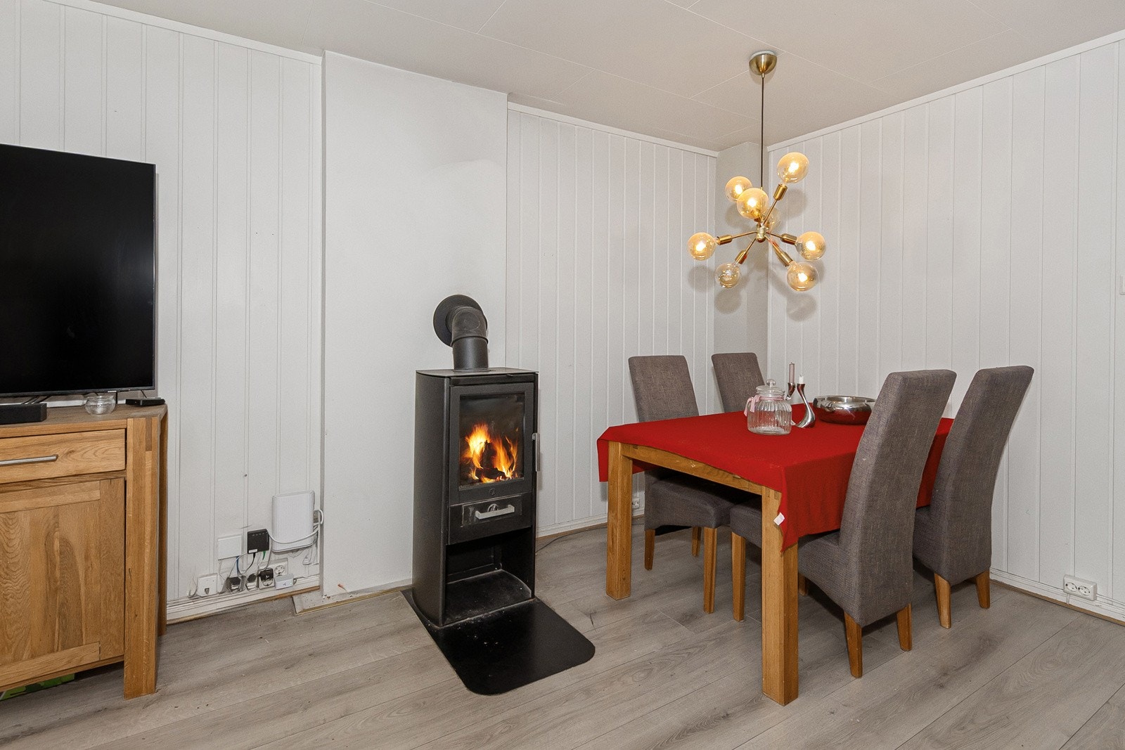 Flott peisovn som gir god varme på de kaldeste dagene. Galleribilde