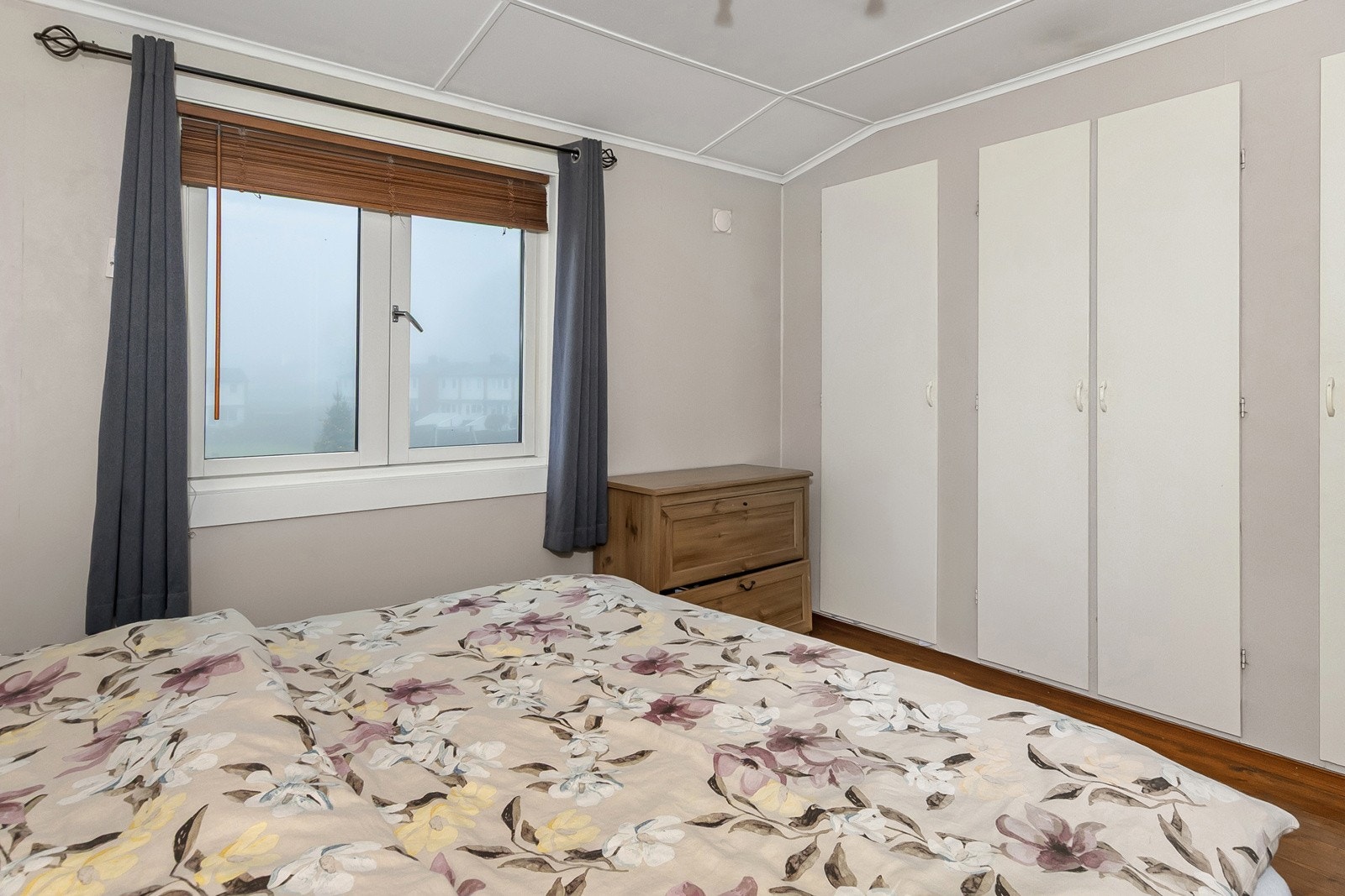 Godt med skapplass på hovedsoverommet. Galleribilde