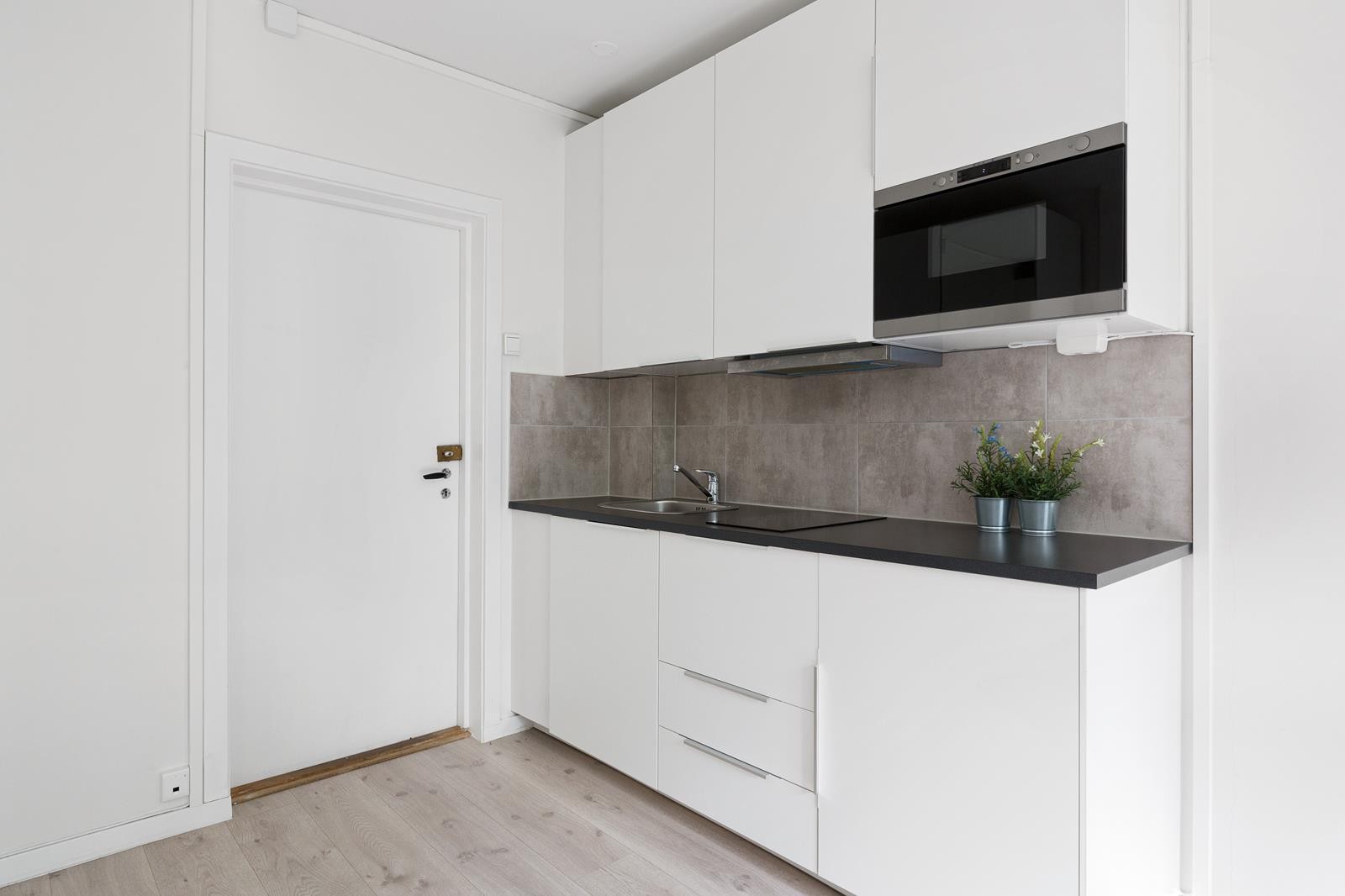 Godt med skap- og benkeplass Galleribilde