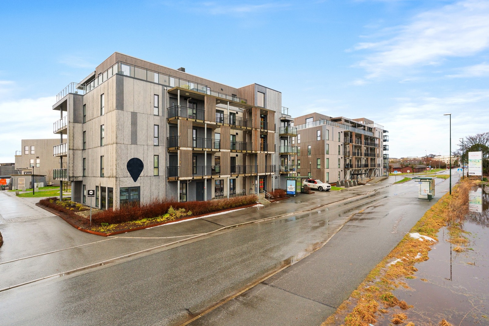 Med en sentral plassering på Sola er det kort vei til off. komm og de aller fleste servicetilbud. Galleribilde