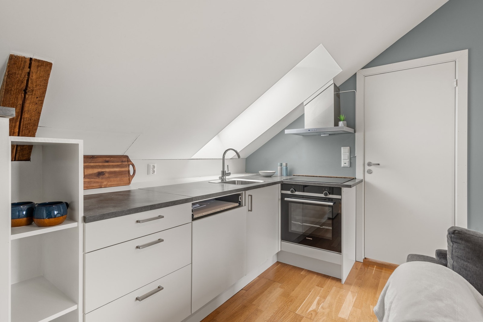 Kjøkkenet har integrerte hvitevarer Galleribilde