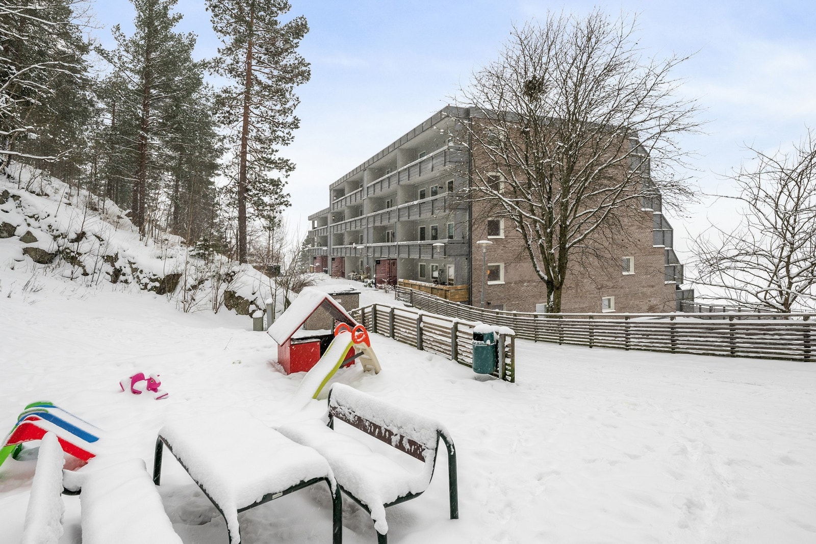 Liabakken er et veldrevet sameie som blant annet har mottatt OBOS-prisen for vellykket rehabilitering av fasader og uterom. Galleribilde