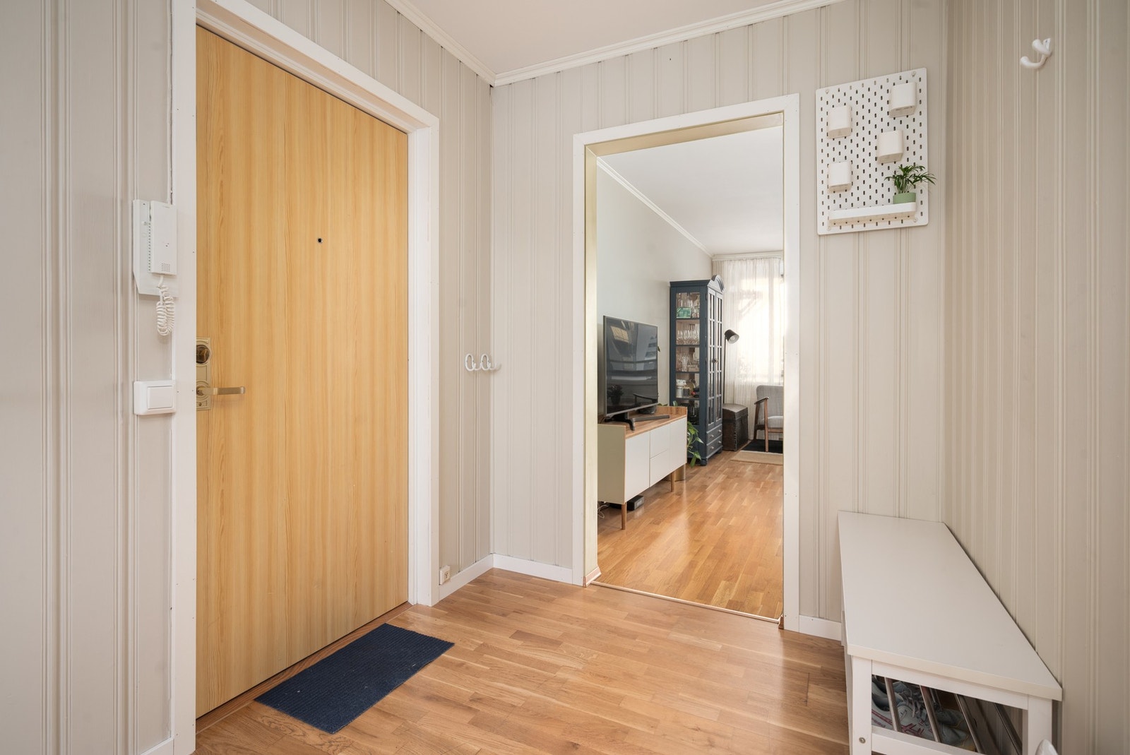 God plass til garderobeløsninger, samt oppheng av yttertøy. Galleribilde