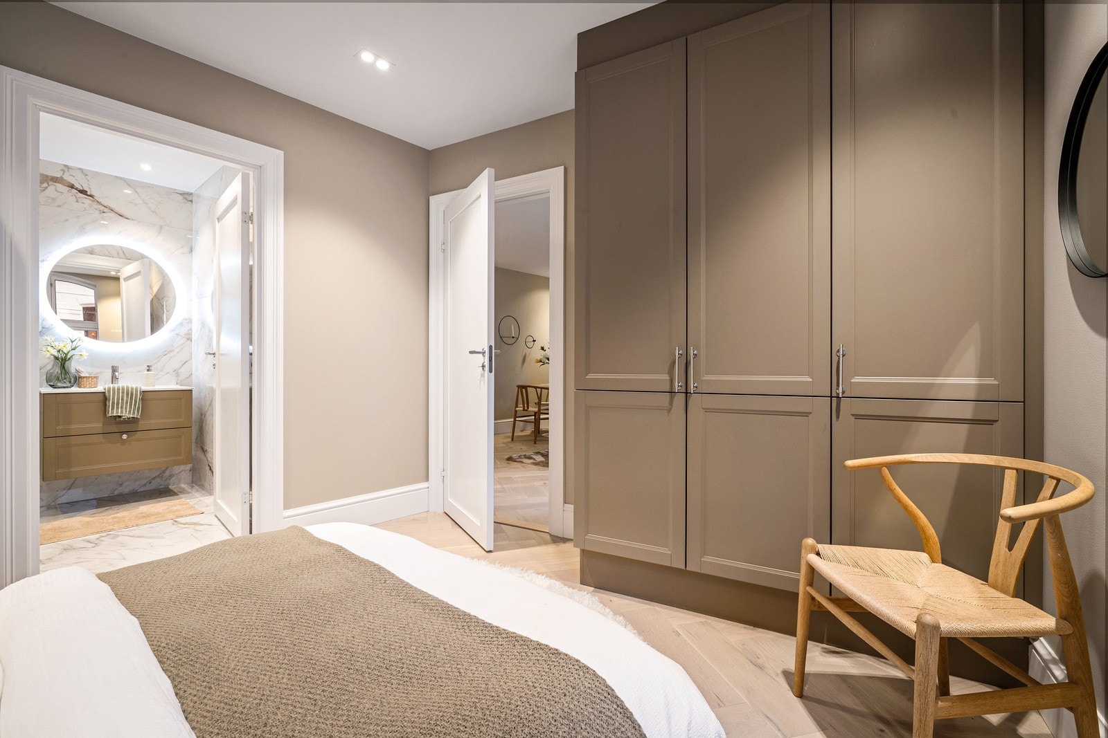 Samme fronter som kjøkken og entré Galleribilde