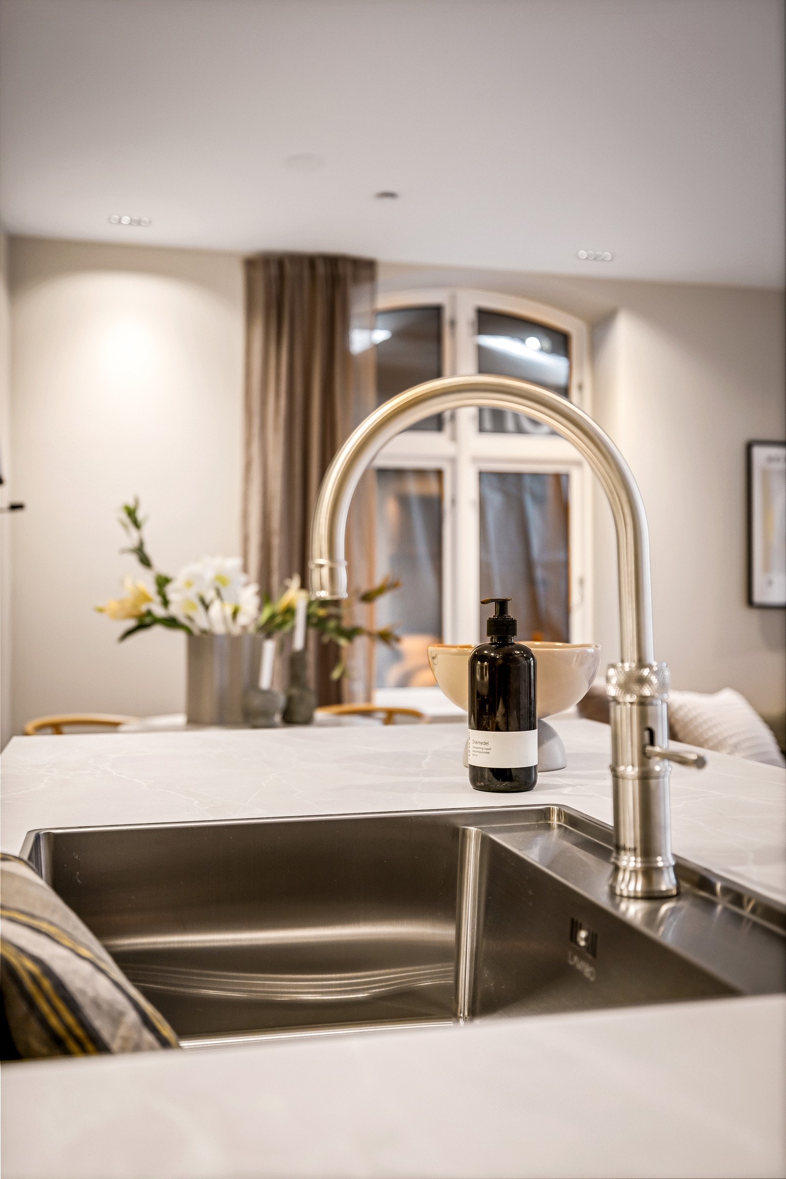 Quooker på kjøkkenet med kokende vann Galleribilde