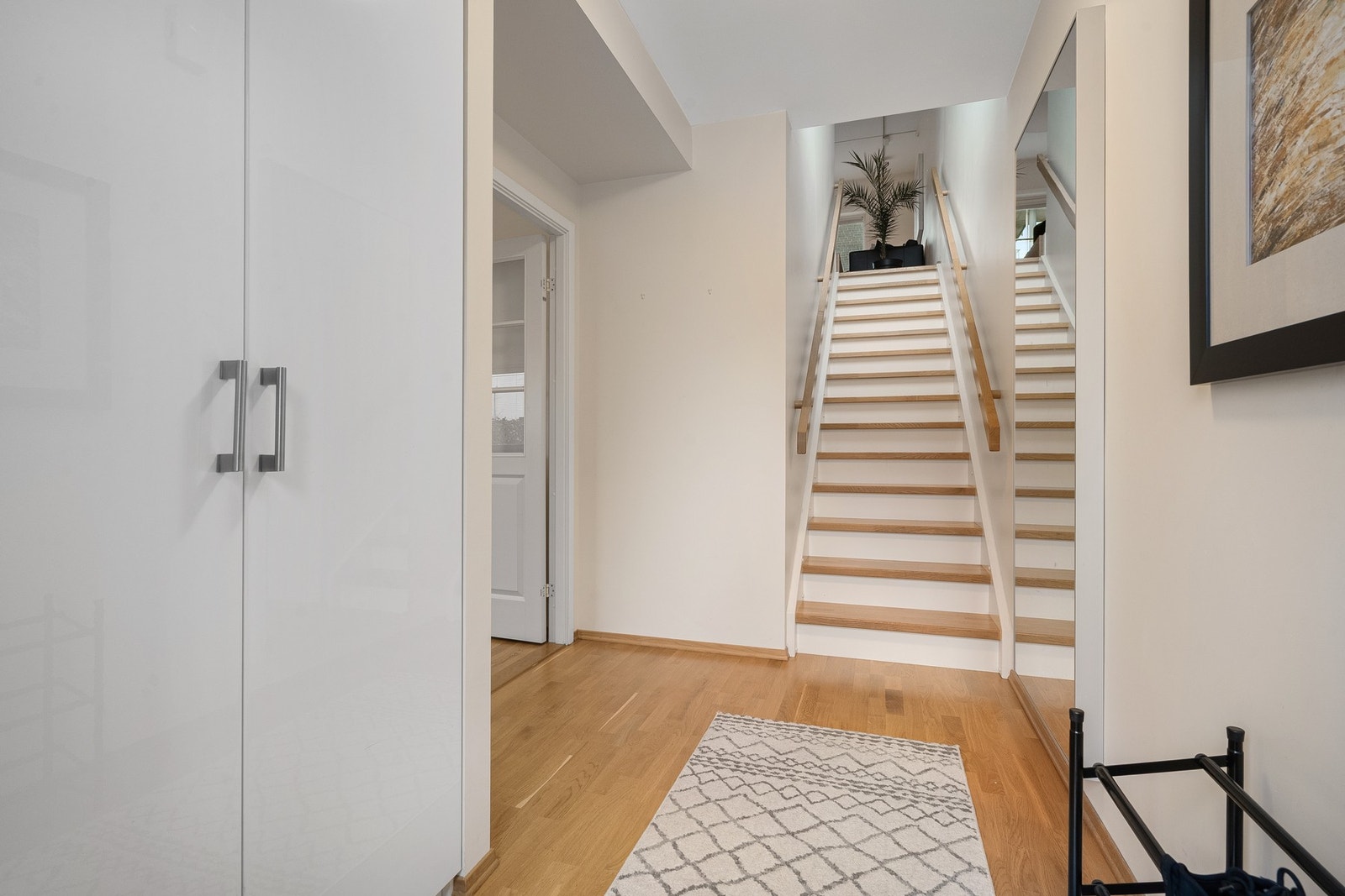 Gang/entré med god skapplass. Galleribilde