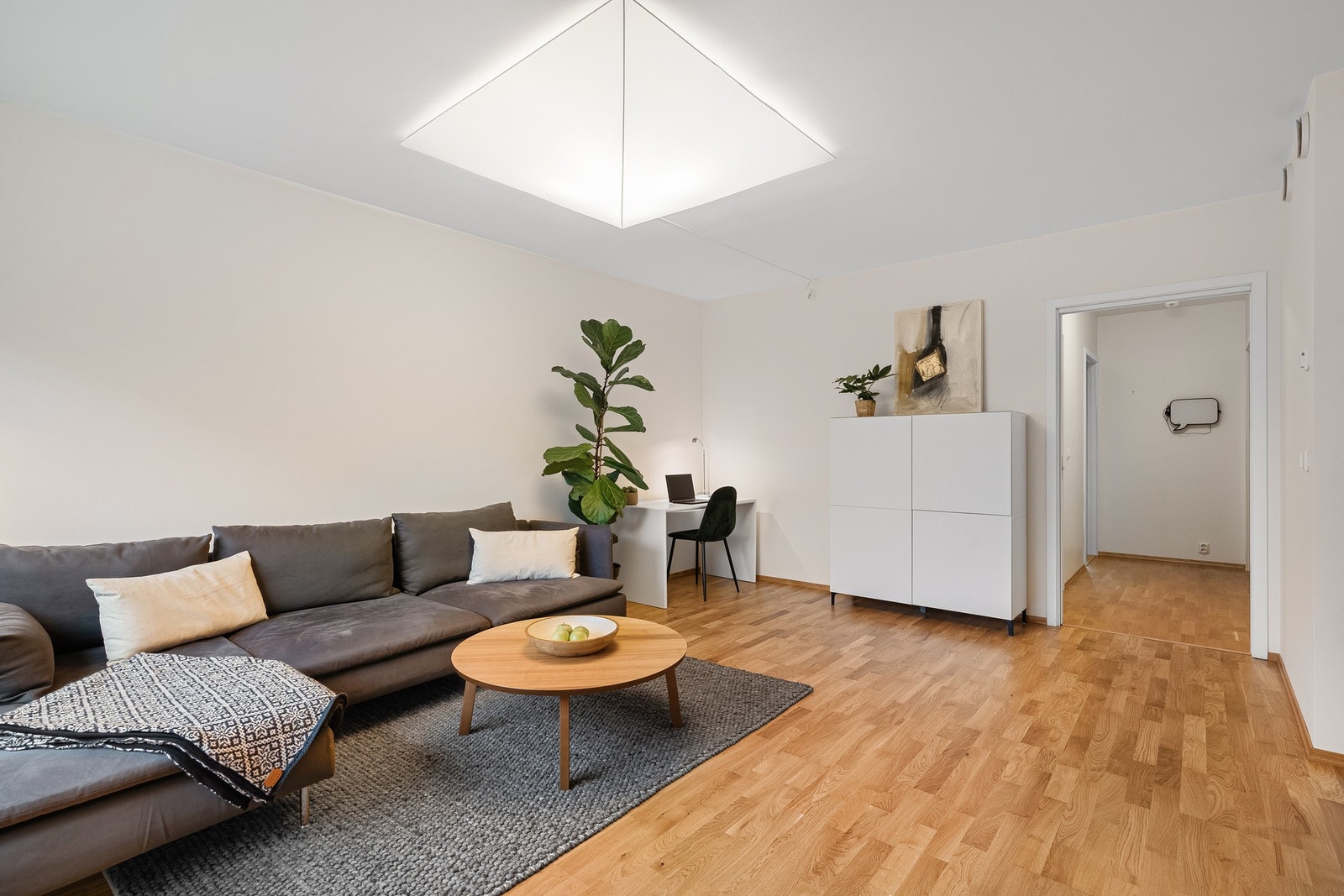 Både vegger og tak er nymalt i 2025. Galleribilde