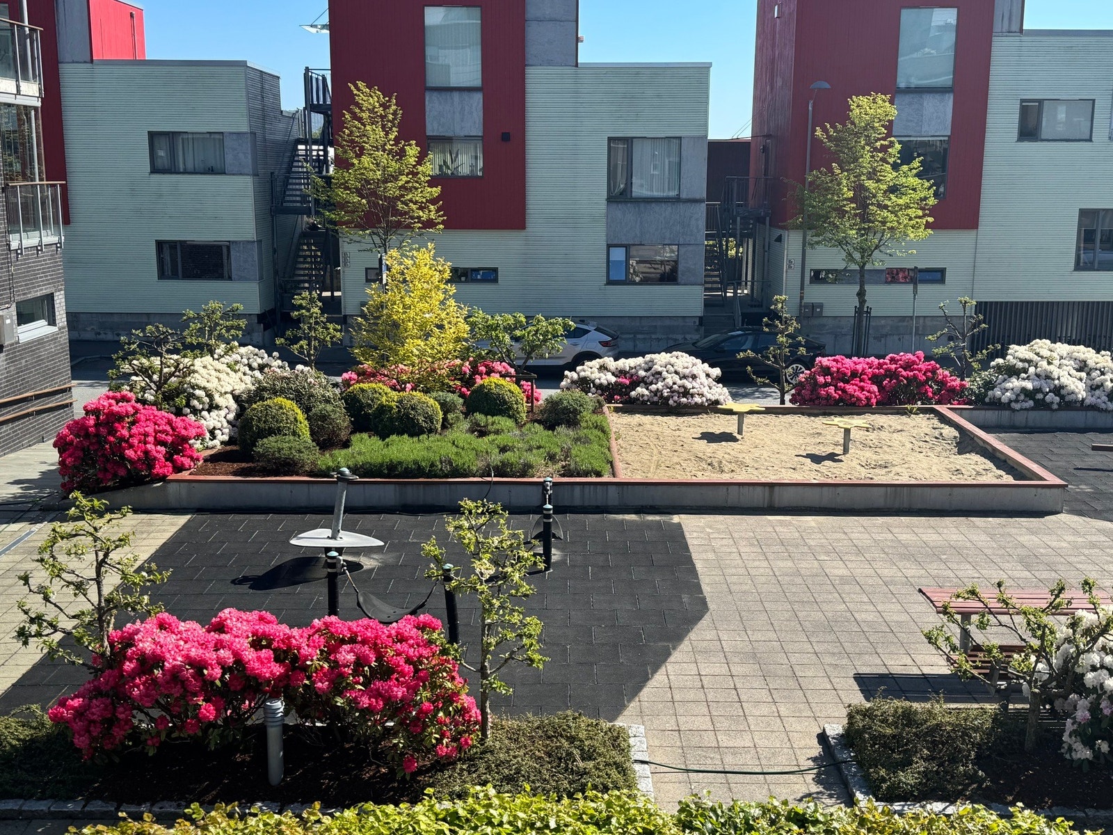 Selgers sommerbilder fra fellesområdene på utsiden. Galleribilde