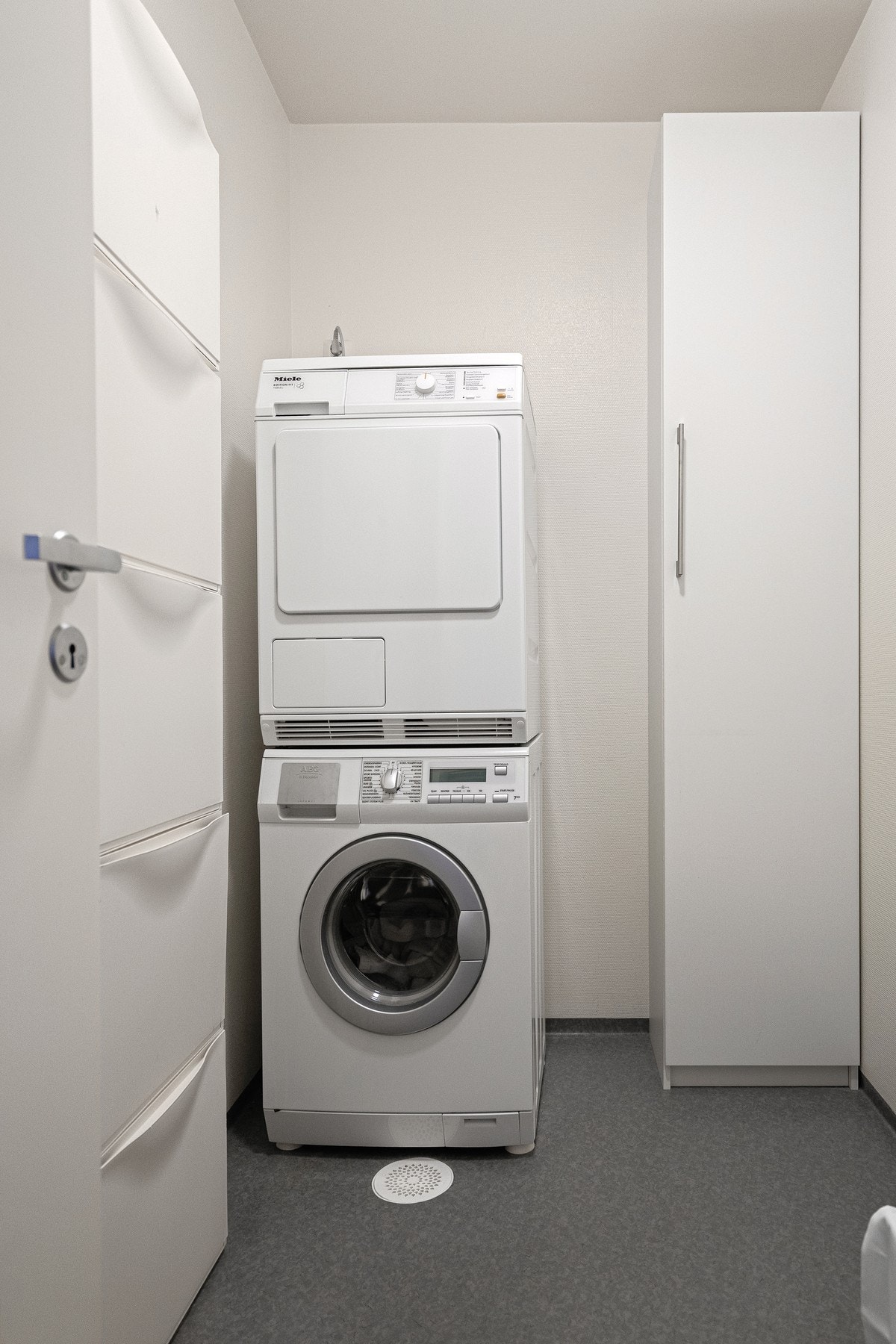 Vaskerom. I tillegg er det en innvendig bod, samt en bod i underetasjen. Galleribilde