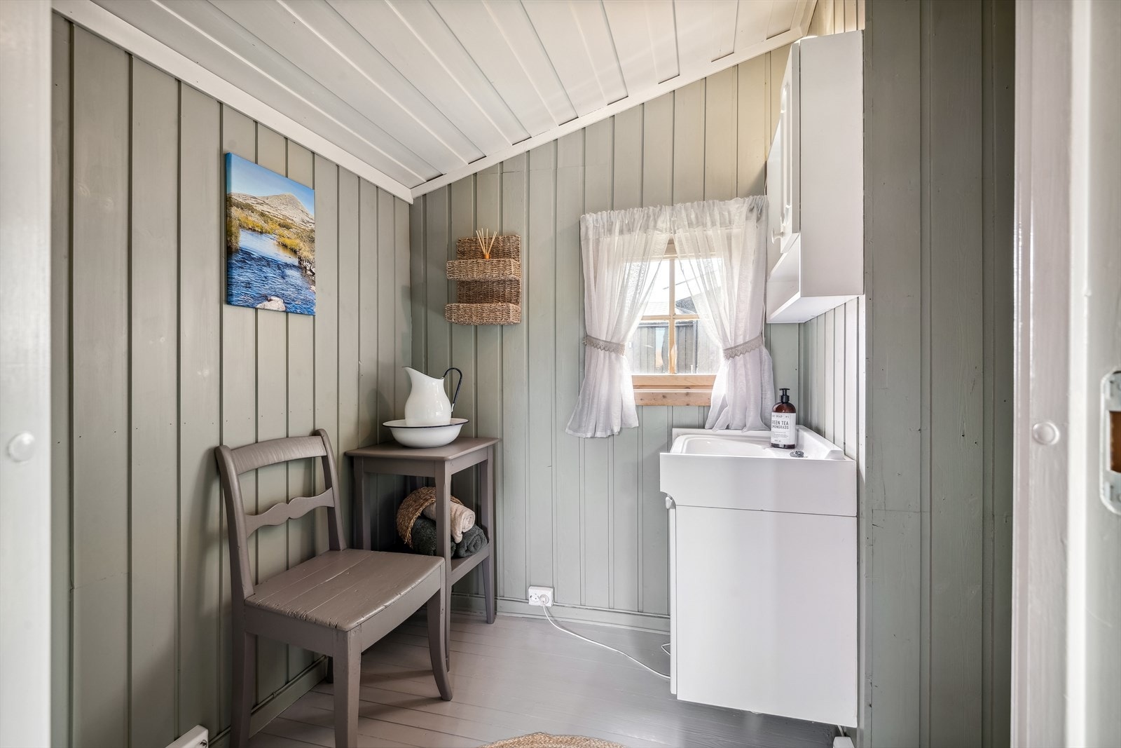 Stellerom med utslagsvask. Galleribilde