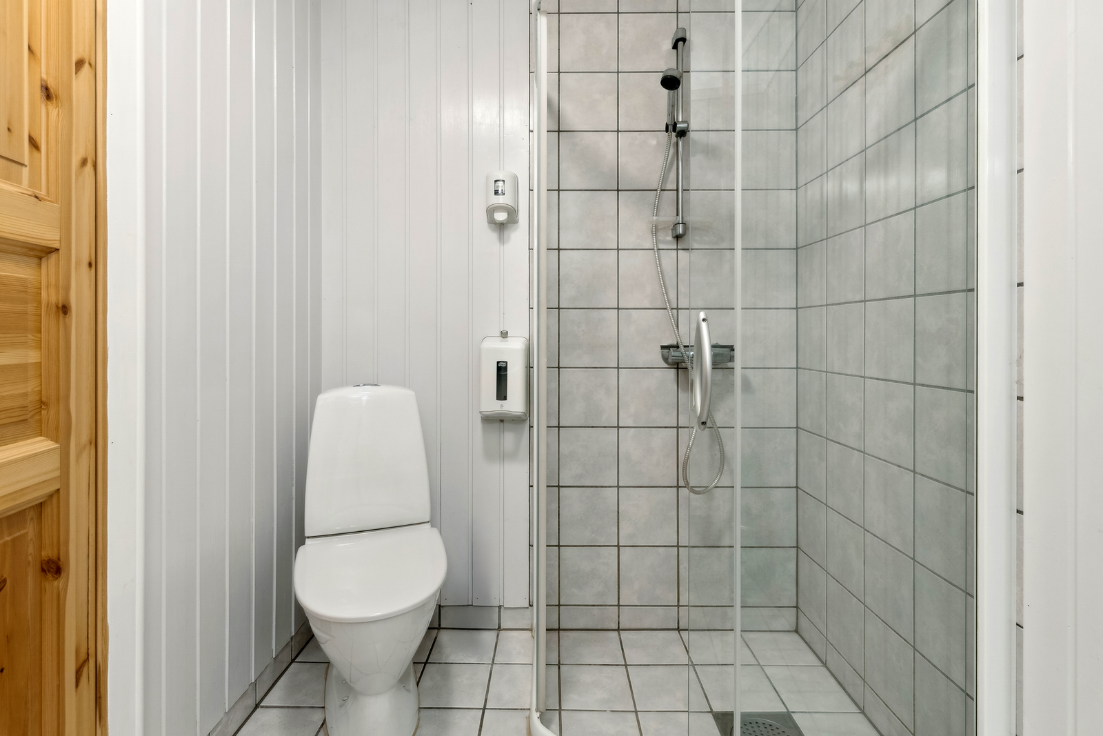 Bad i underetasjen på 4,5 kvm. Galleribilde