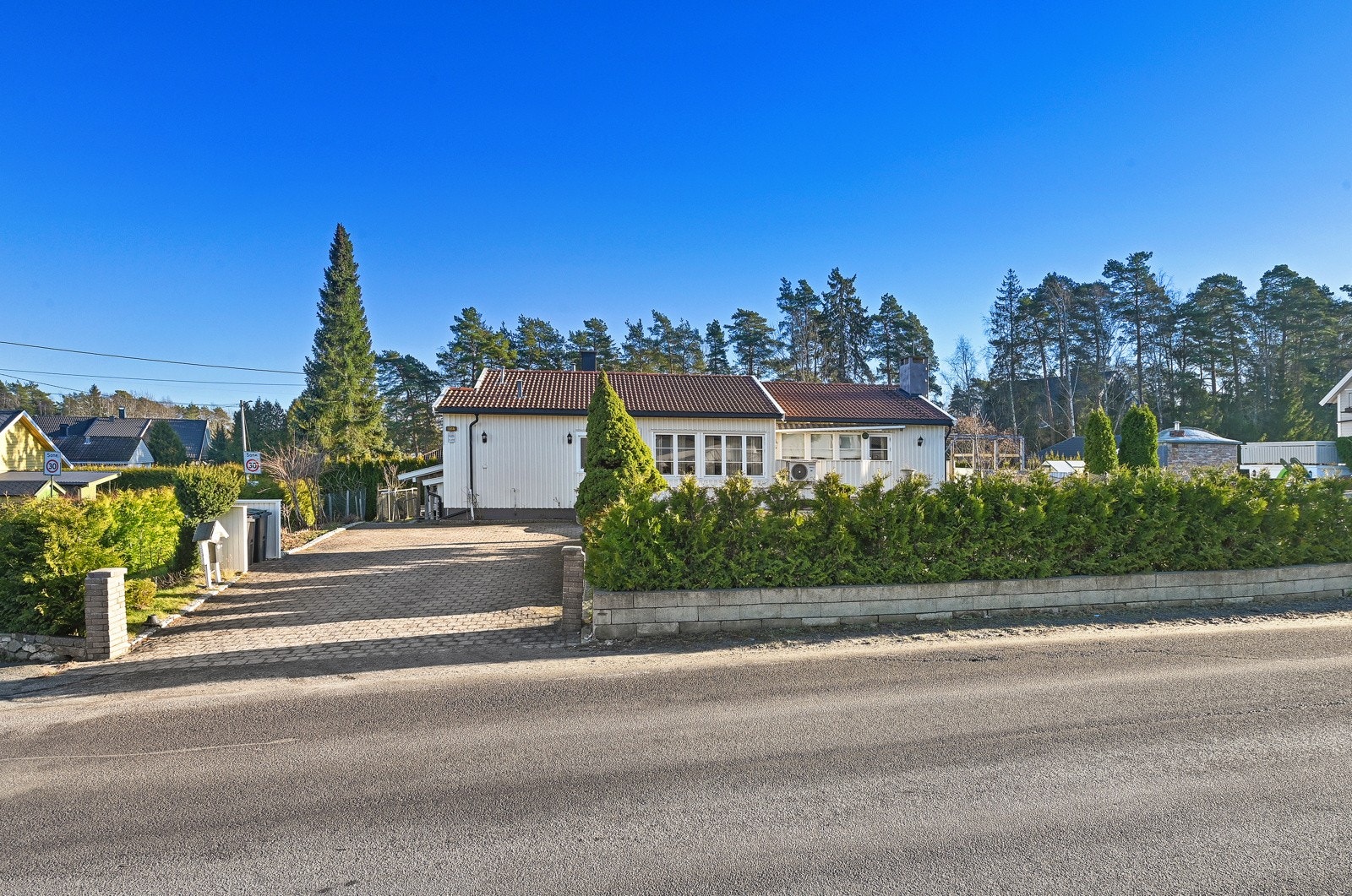 Romslig enebolig maed masse plass Galleribilde