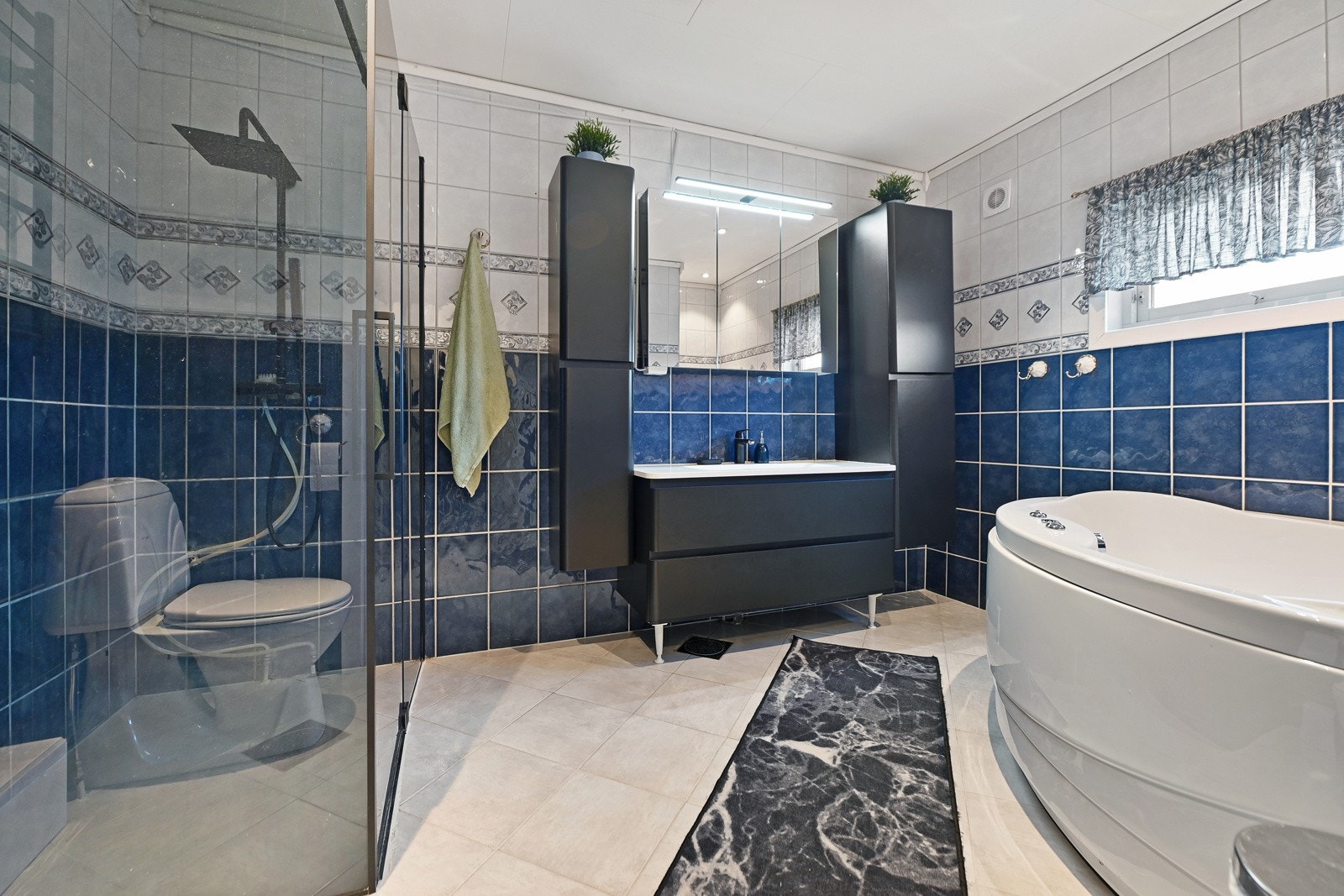 Bad 1. etasje Galleribilde