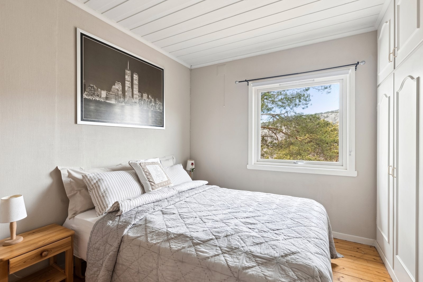 Soverommene er av god størrelse, hvor det er garderobe på alle. Galleribilde