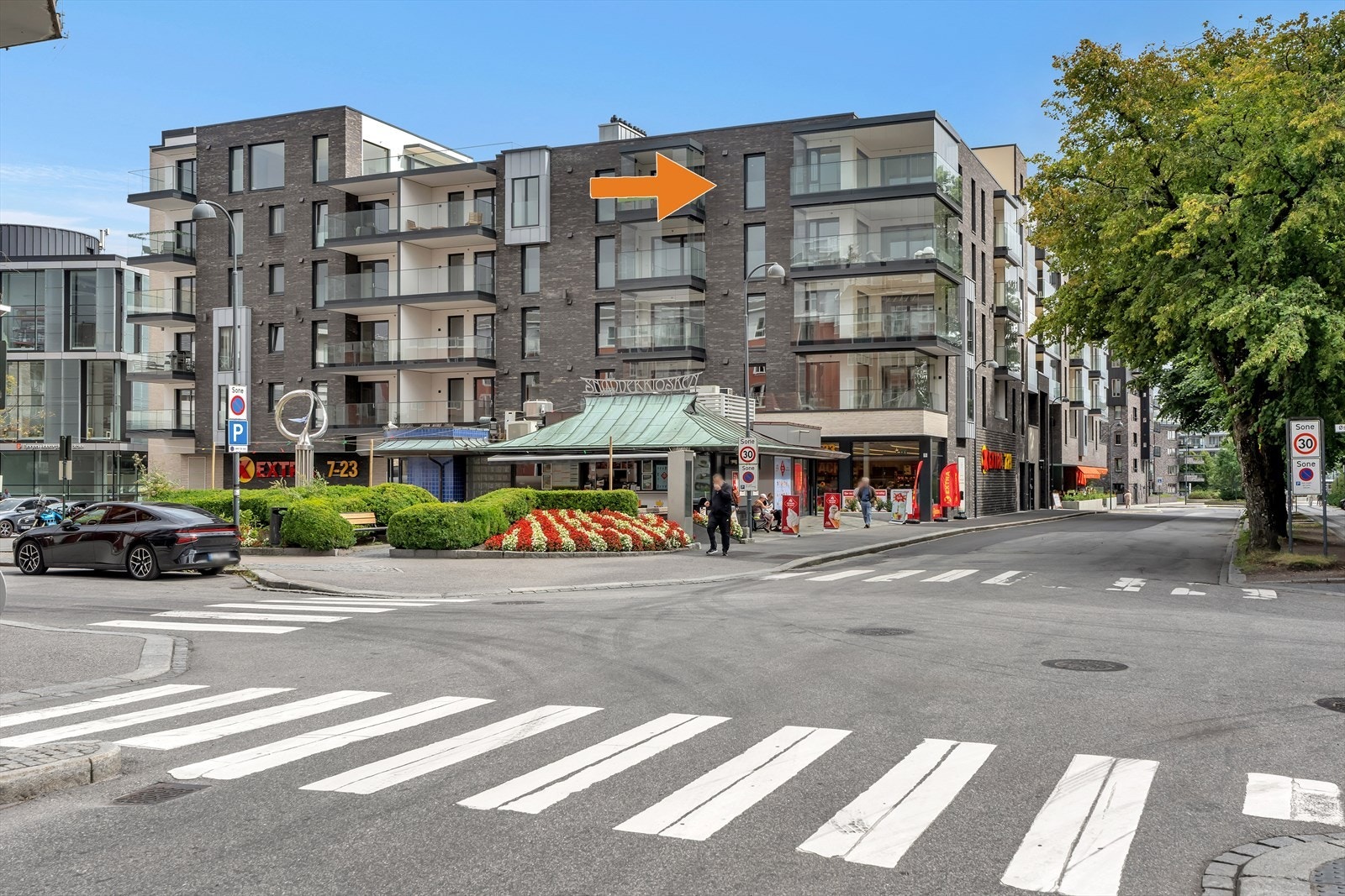 Velkommen til Tangen 9 - Presentert av Terje Kvelland Skaara i Exbo Eiendomsmegling! Leiligheten ligger i 5. etasje - Toppetasjen på denne delen av bygget. Her har du nærhet til alt du trenger i hverdagen! Og sol til sent på kvelden Galleribilde