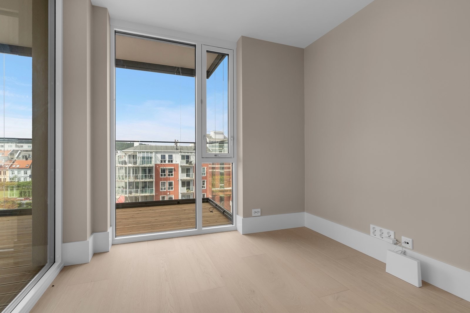 Soverom/tv-stue. Galleribilde