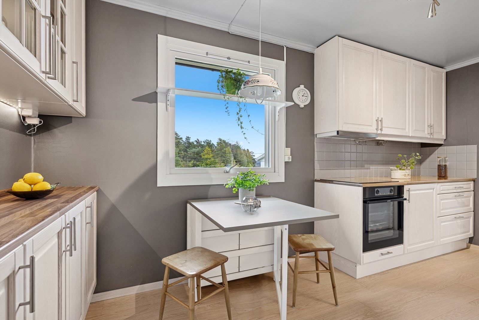 Kjøkkenet har alle forutsetninger for at familiens kokk kan briljere! Galleribilde