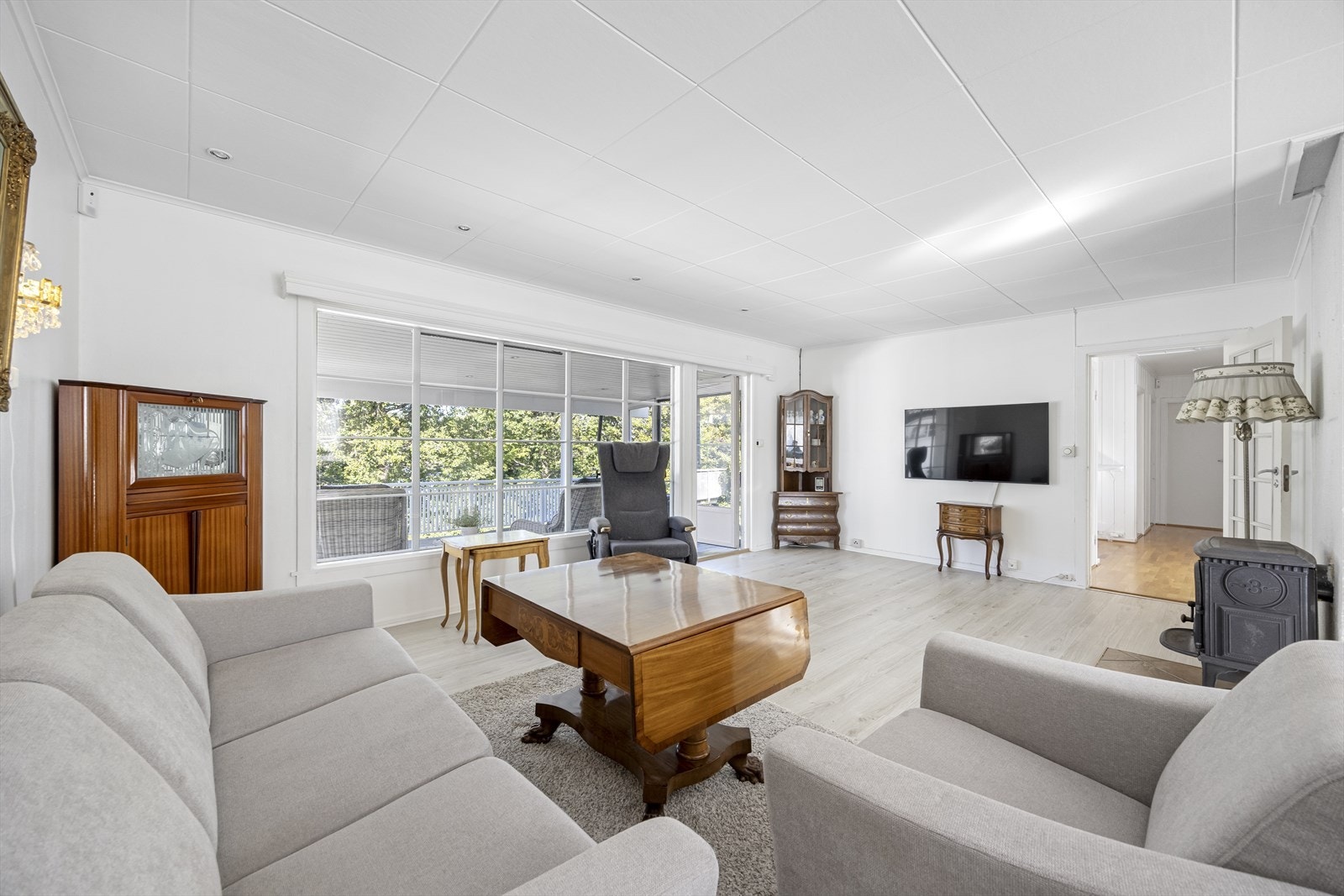 Innholdsrik enebolig opprinnelig oppført på slutten av 60 tallet, men til- og ombygget flere ganger, både midt på 90 tallet, rundt 2005 og sist i 2017. Galleribilde