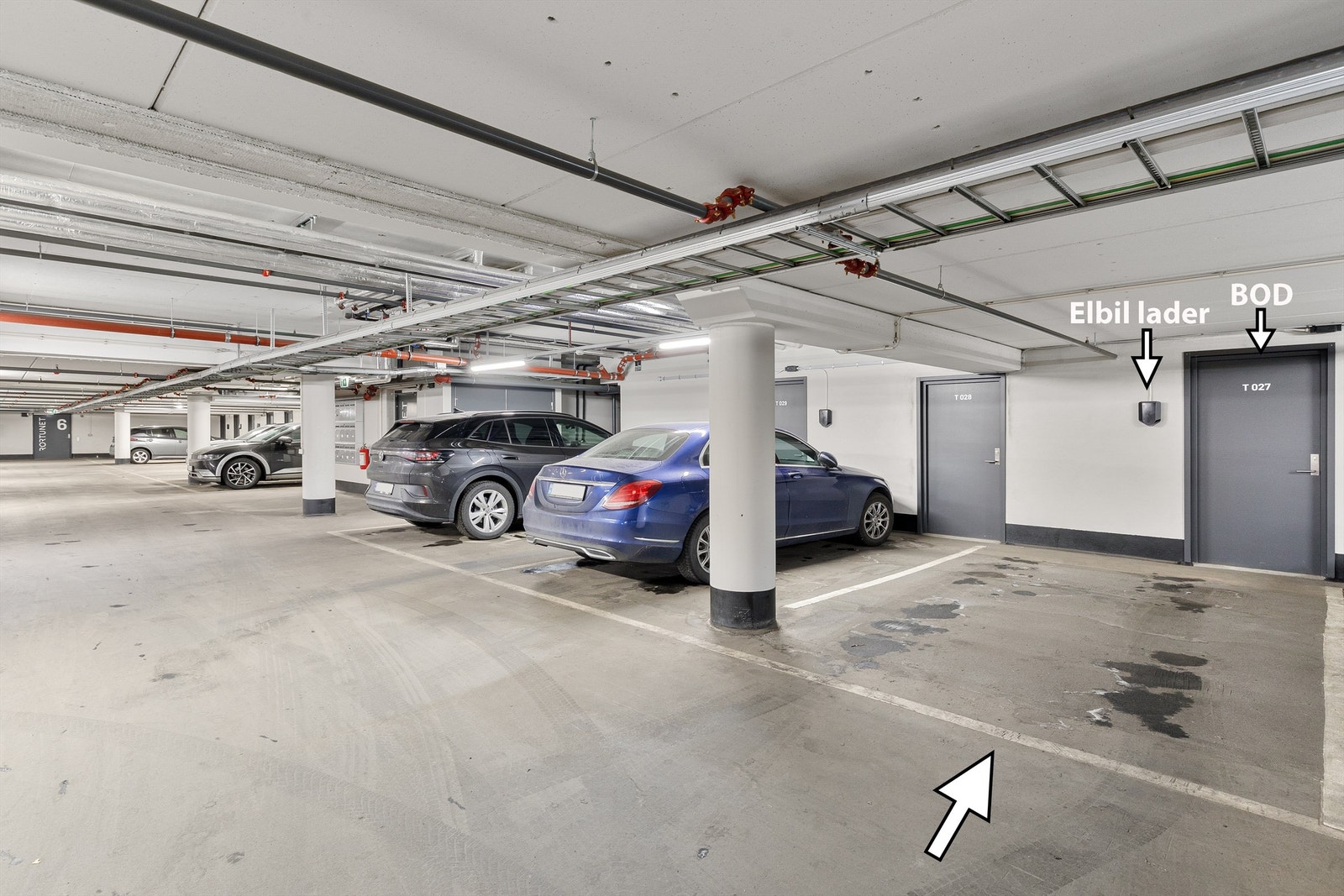 Parkering i felles garasjeanlegg - Elbil lader og bod Galleribilde