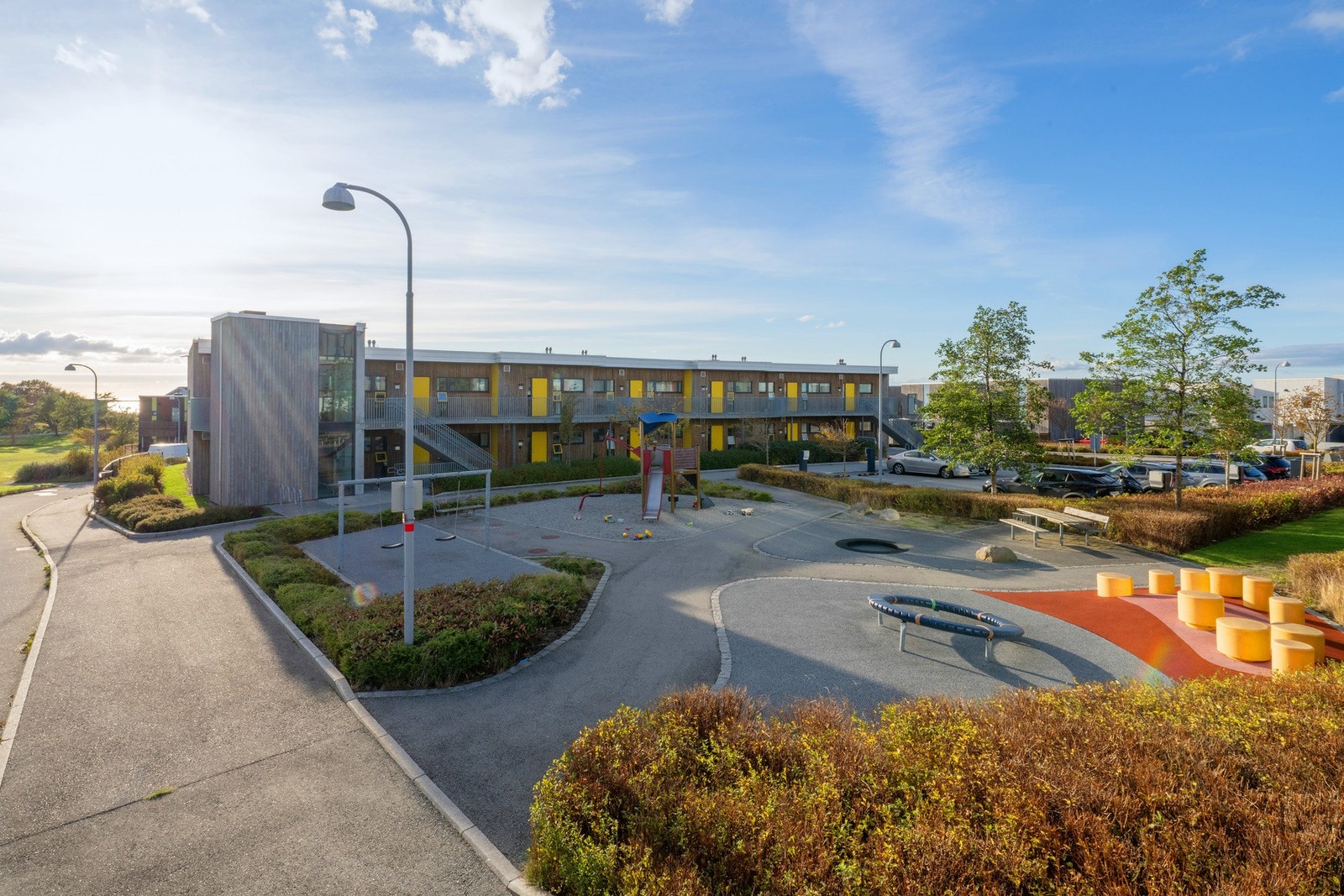 Parkering med mulighet for el-billader like utenfor døren Galleribilde