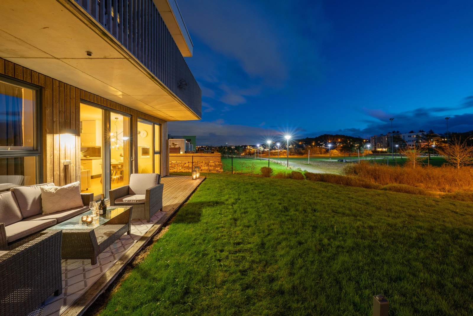 Leiligheten ligger fint plassert i en rolig gate på Myklebust. Behagelig vestvendt balkong gir gode solforhold Galleribilde