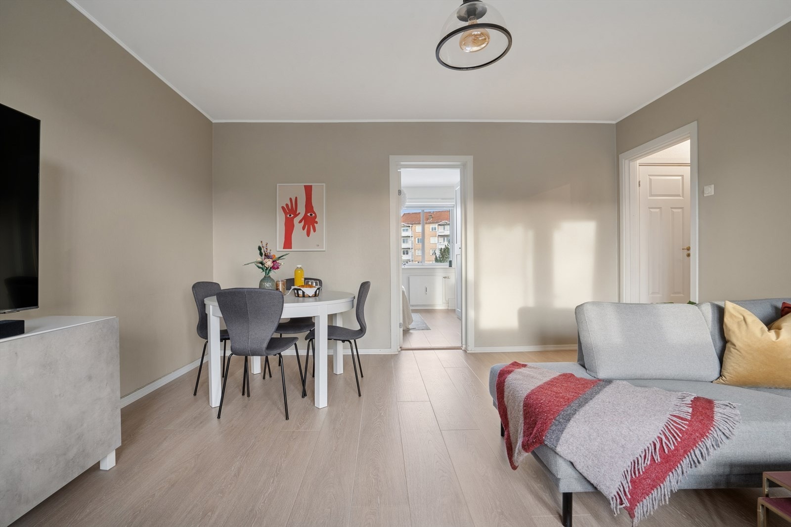 Oppvarming, kabel-TV og bredbånd er inkludert i felleskostnadene. Galleribilde