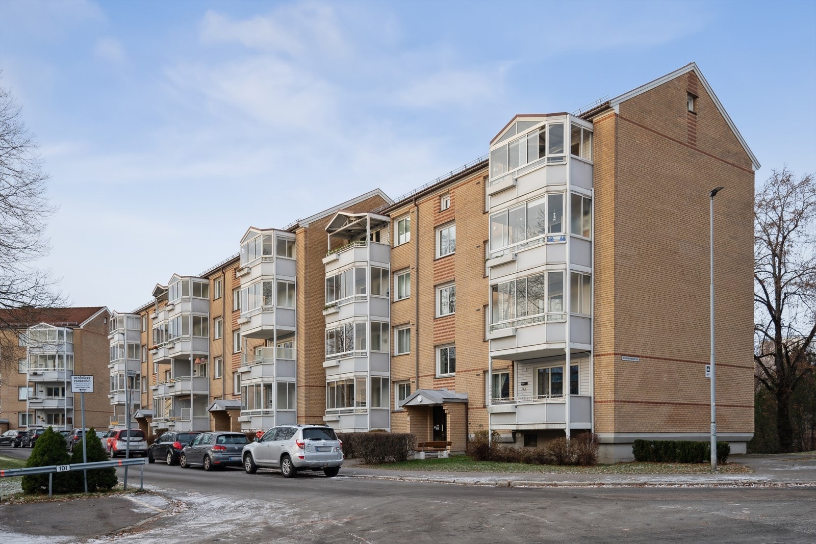 Leiligheten ligger i byggets 2. etasje. Galleribilde