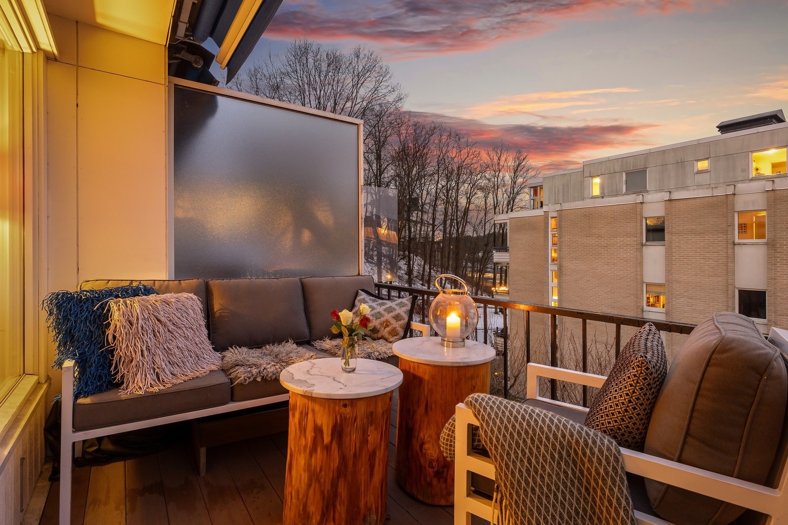 Uteplassen gir gode solforhold fra formiddag til sent på kvelden Galleribilde