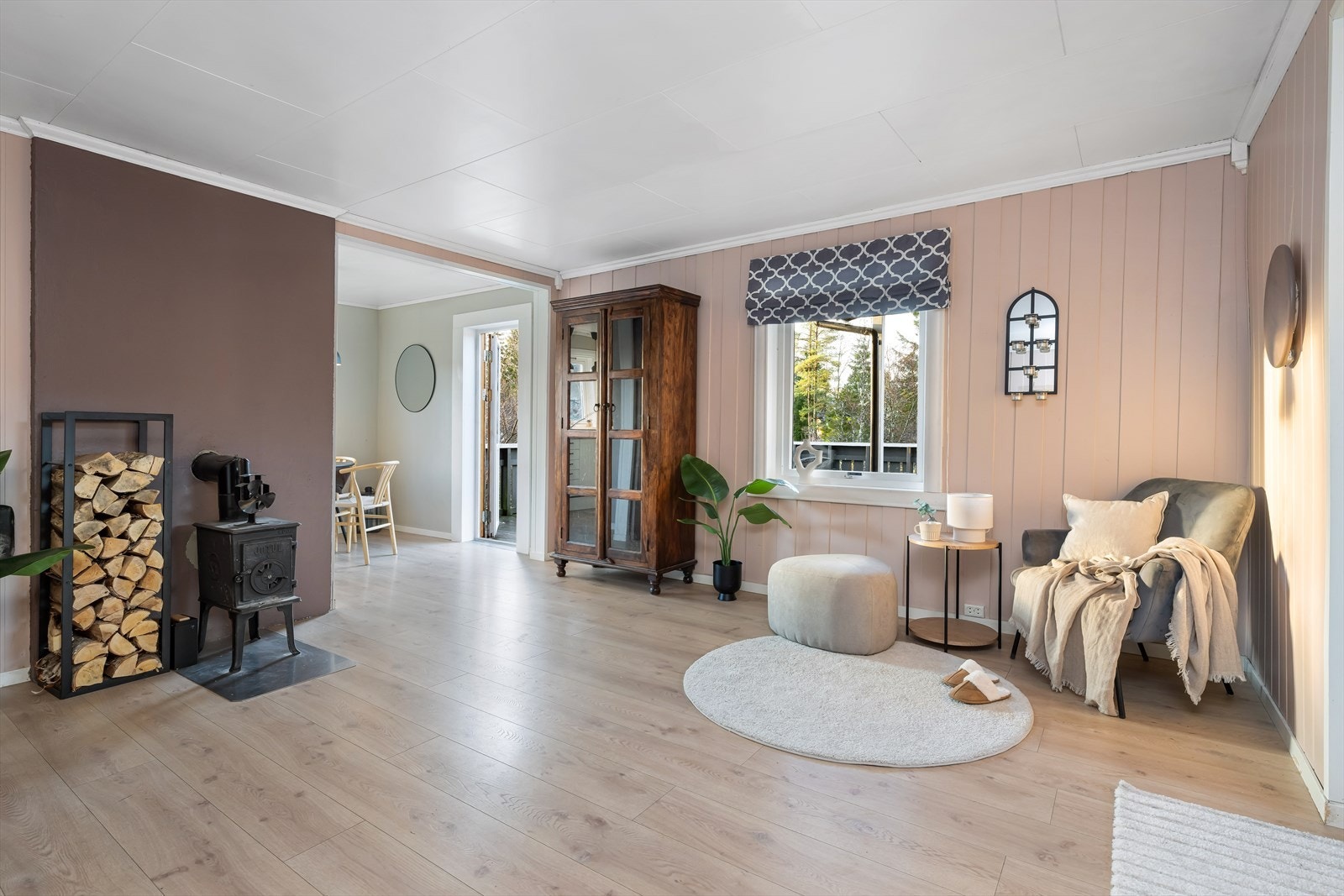 Eier har i sin eiertid skiftet gulv i stue og kjøkken. Galleribilde