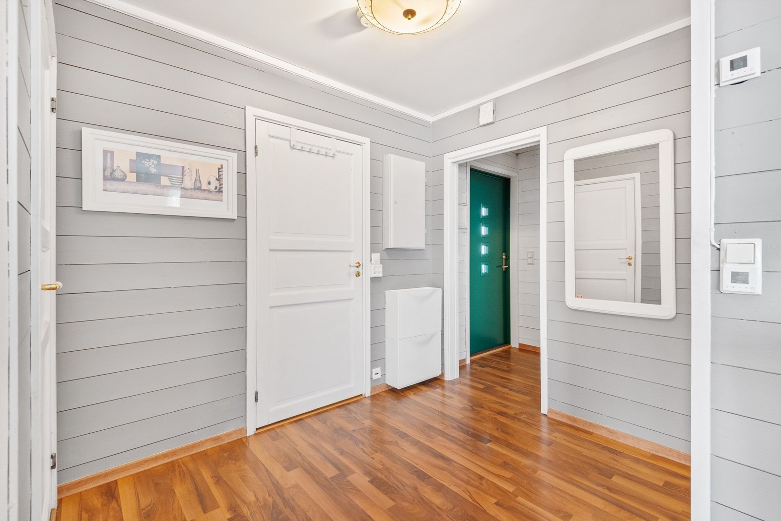 Koselig og lufig inngang/ gang mot hall Galleribilde