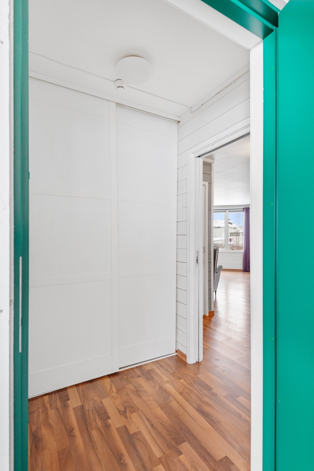 Entrè med skyvedørsgarderobe Galleribilde