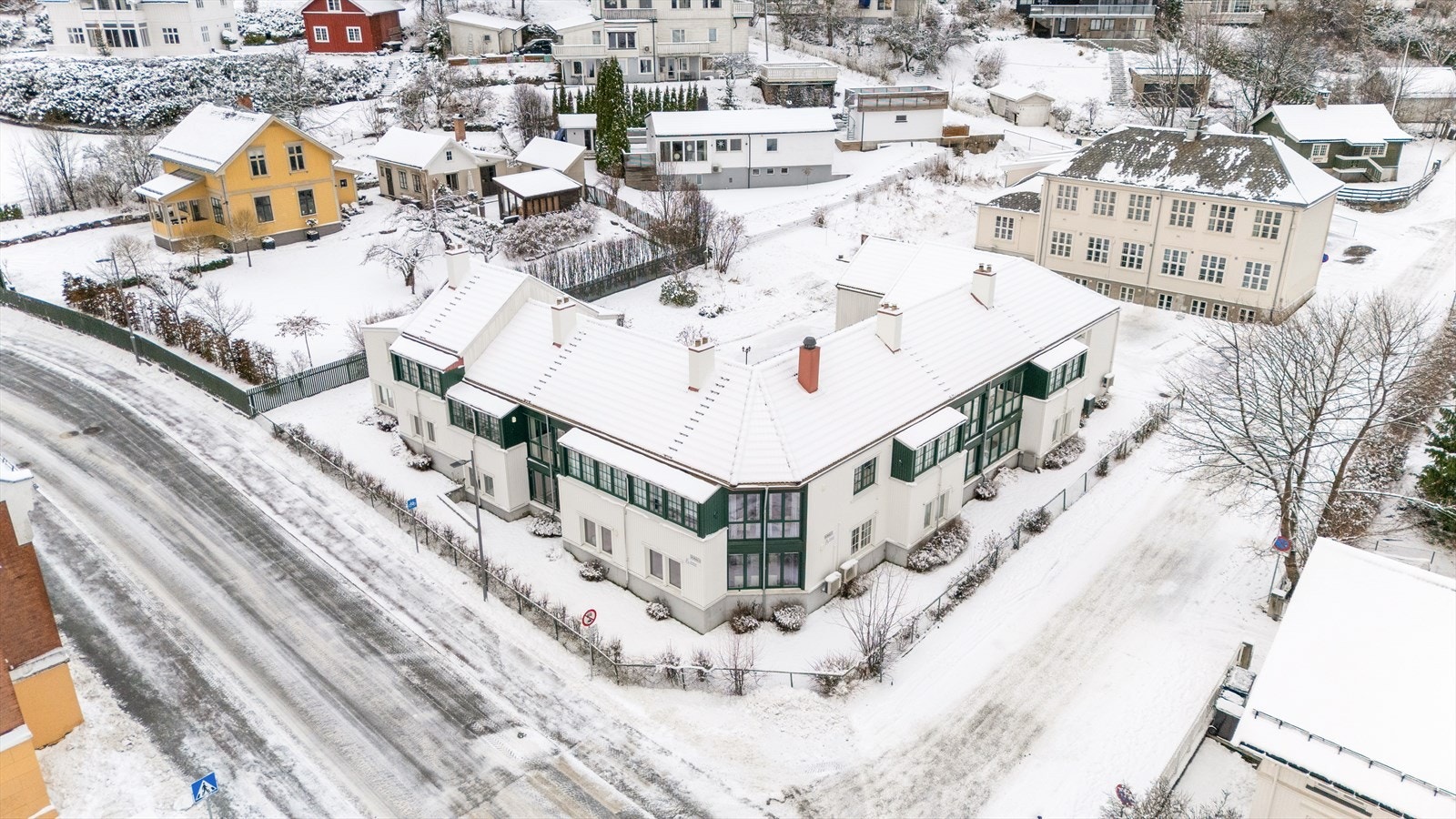 Hjørneleilighet på bakkeplan i sentrum - Gangavstand til "alt" Galleribilde