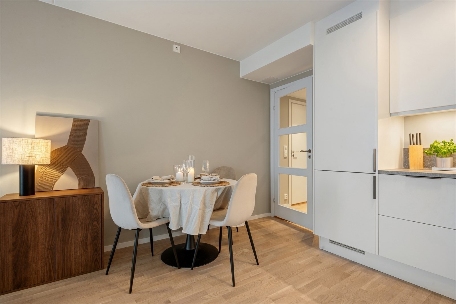 Her kan du nyte gode måltider i hyggelige omgivelser. Galleribilde