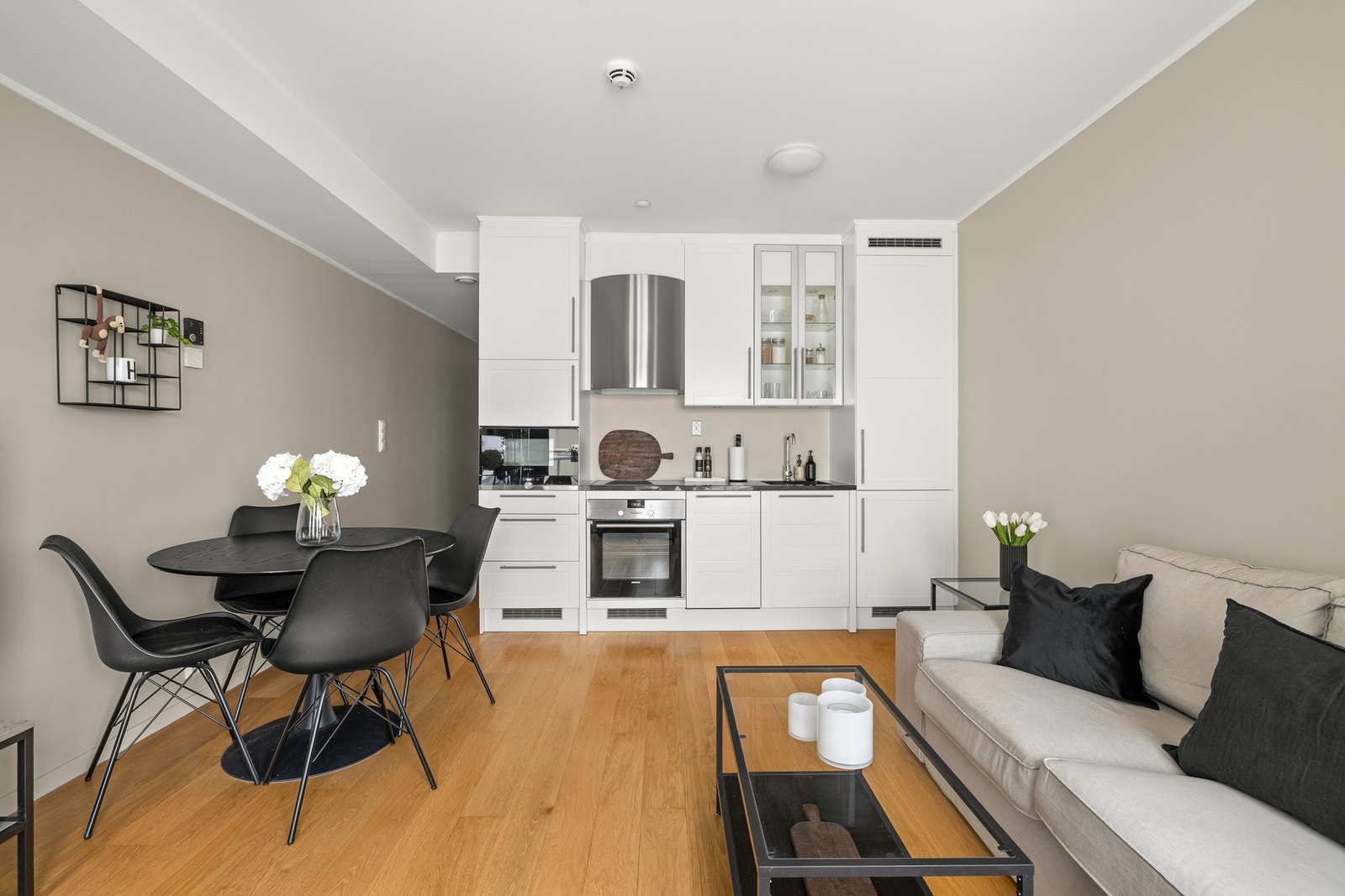 En leilighet du virkelig vil trives i. Her har du alt av butikker i selve bygget, samt et av områdes beste treningssenter. Galleribilde