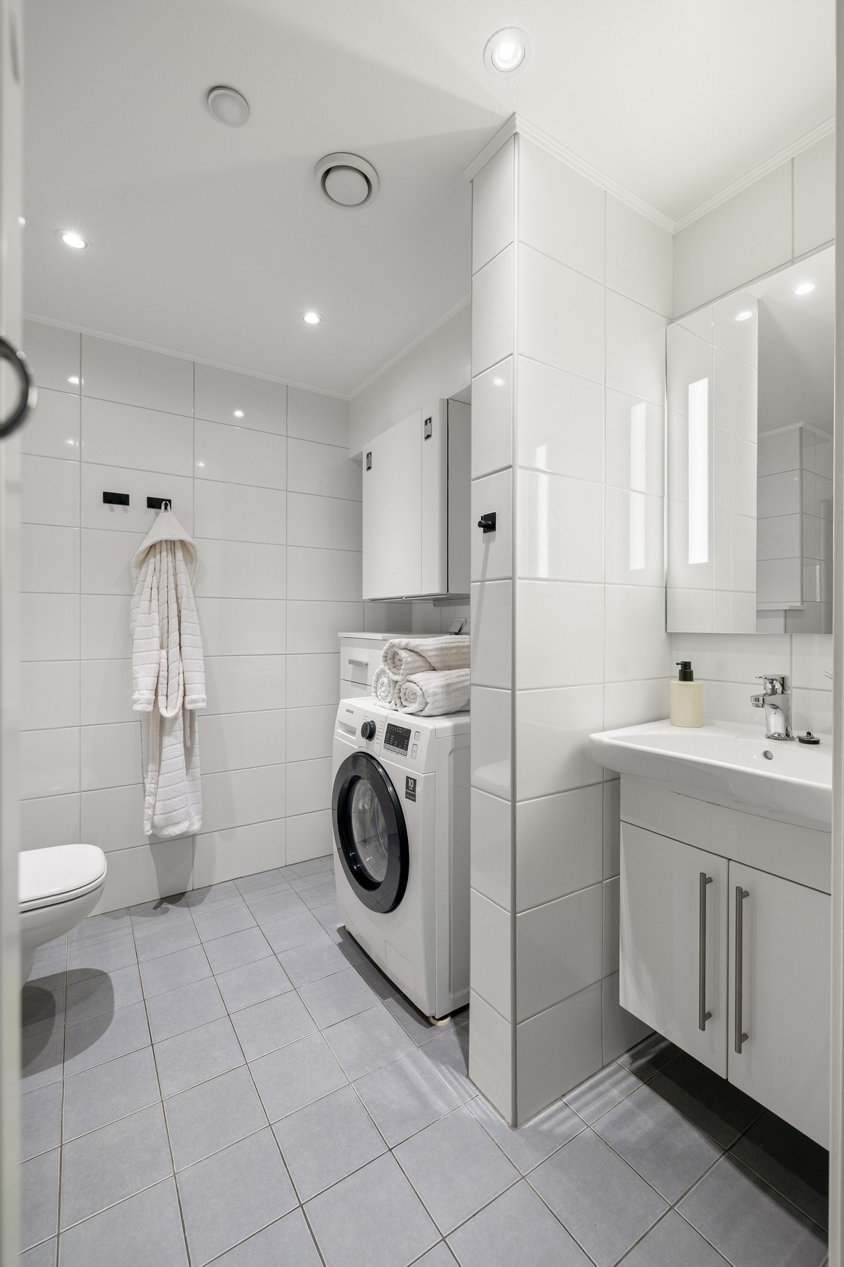 Lekkert bad med varmekabler i gulvet. Galleribilde