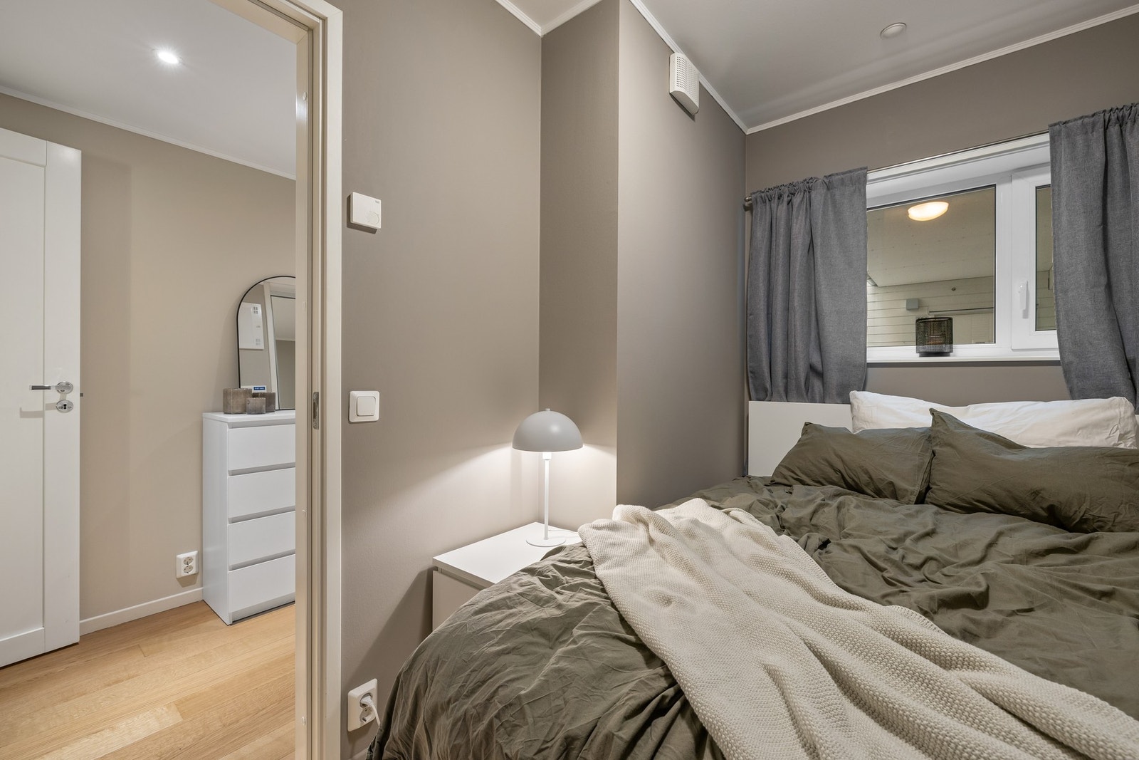 Bod i leiligheten som er innredet som soverom - boden er ikke bruksendret og ikke godkjent for varig opphold Galleribilde