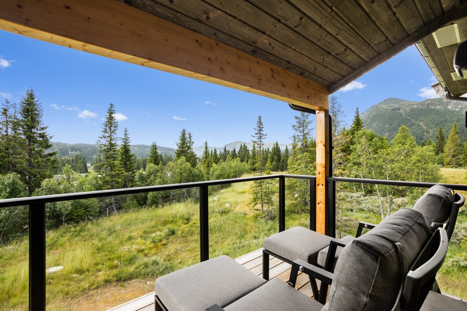 Et helårsparadis for friluftsliv, rekreasjon og fjellglede. Velkommen til Haglebu - en nydelig helårsdestinasjon i det norske fjellandskapet. Galleribilde