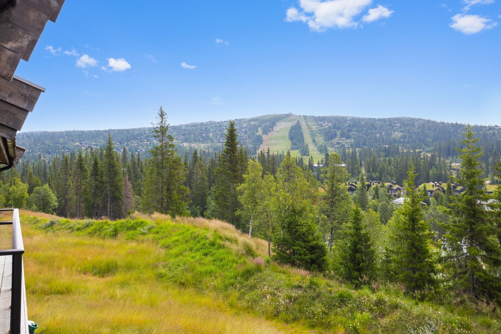 Her får du kombinasjonen av urørt natur, moderne fasiliteter og en aktiv lokalkultur - noe som gjør Haglebu til et sted man ikke bare besøker, men vender tilbake til - sesong etter sesong, år etter år. Galleribilde