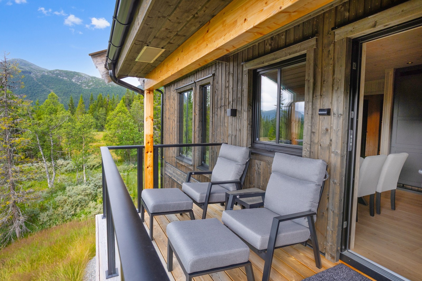 På balkongen er det plass til utemøbler. Galleribilde