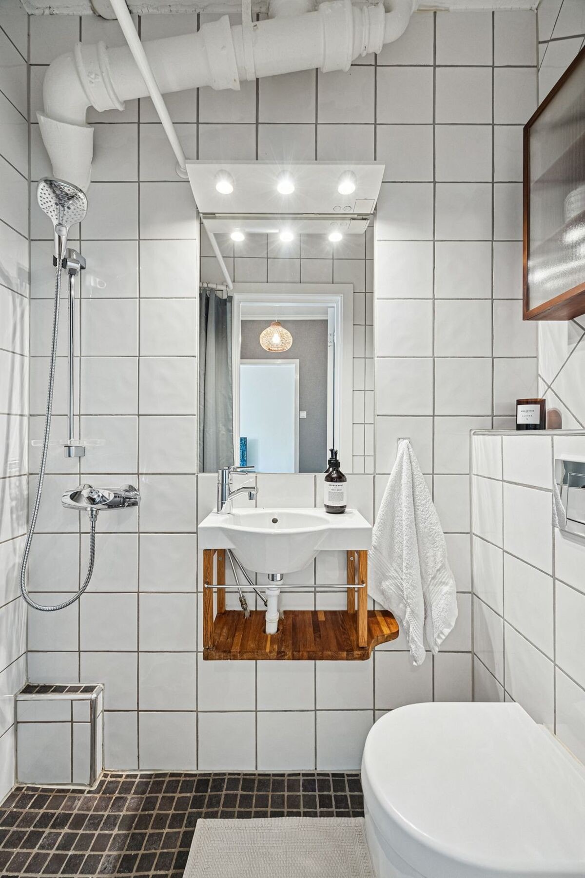 Flislagt bad med behagelig gulvvarme. Galleribilde