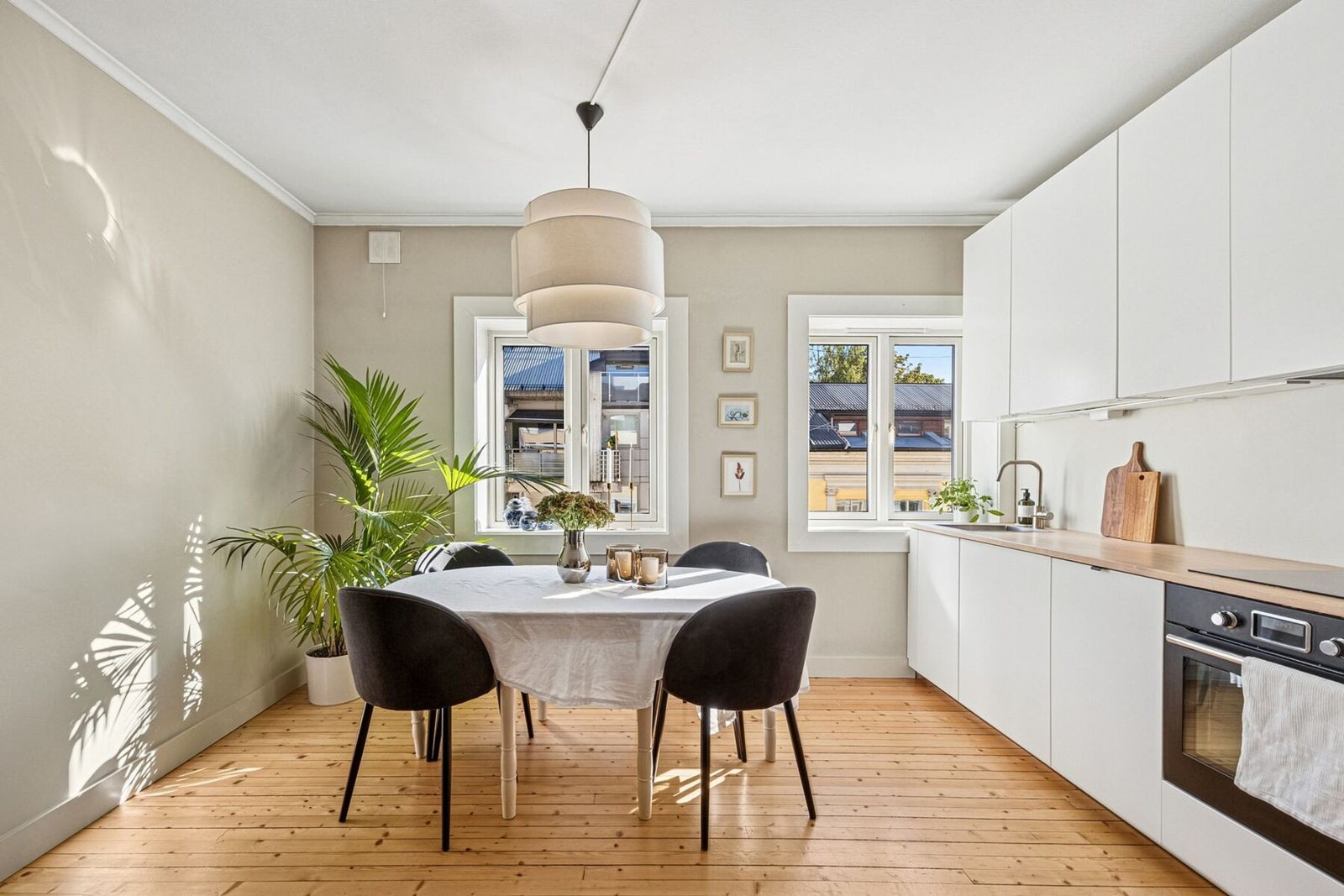 Dette er en lys og tiltalende 2-roms selveierleilighet med smart, arealeffektiv planløsning og flere skreddersydde løsninger. Galleribilde