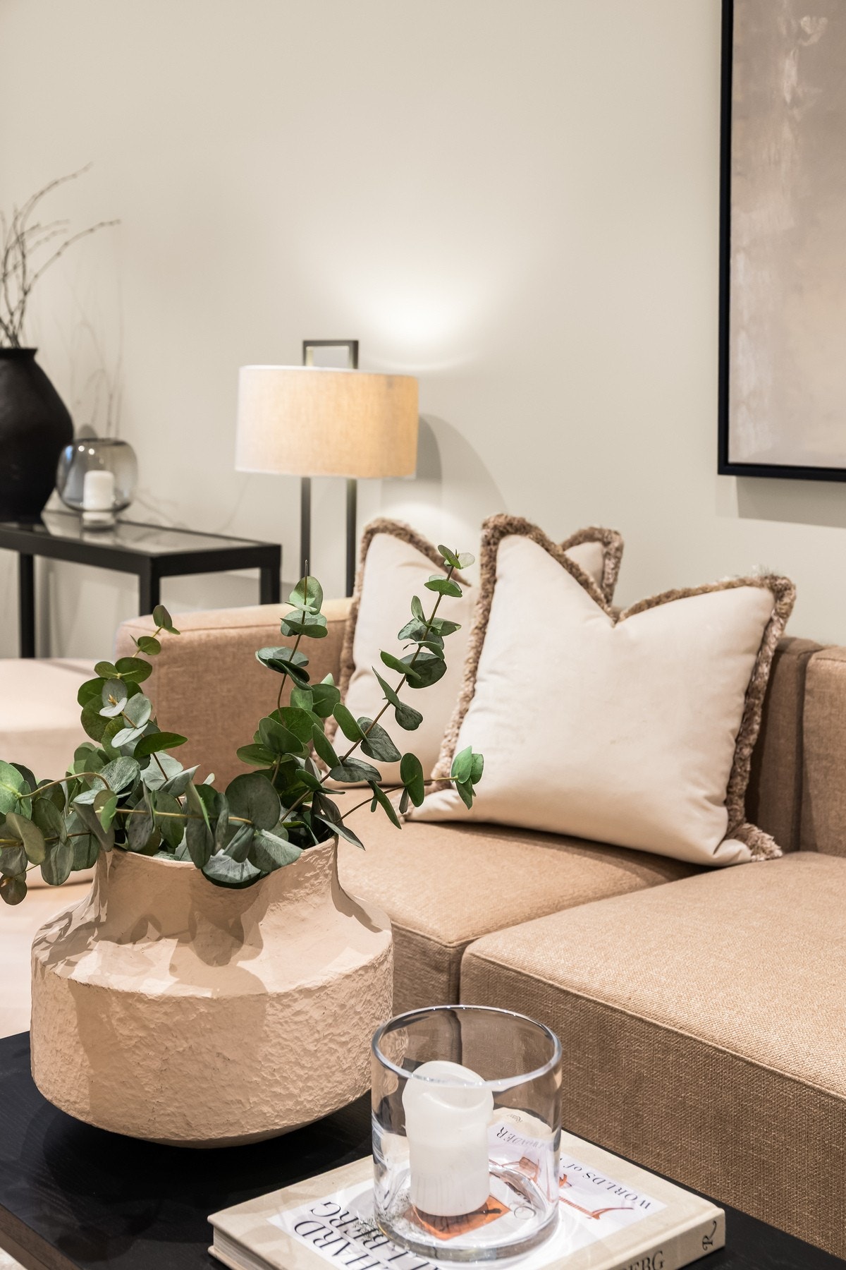 Alle overflater er slette og nymalte i 2025. Galleribilde