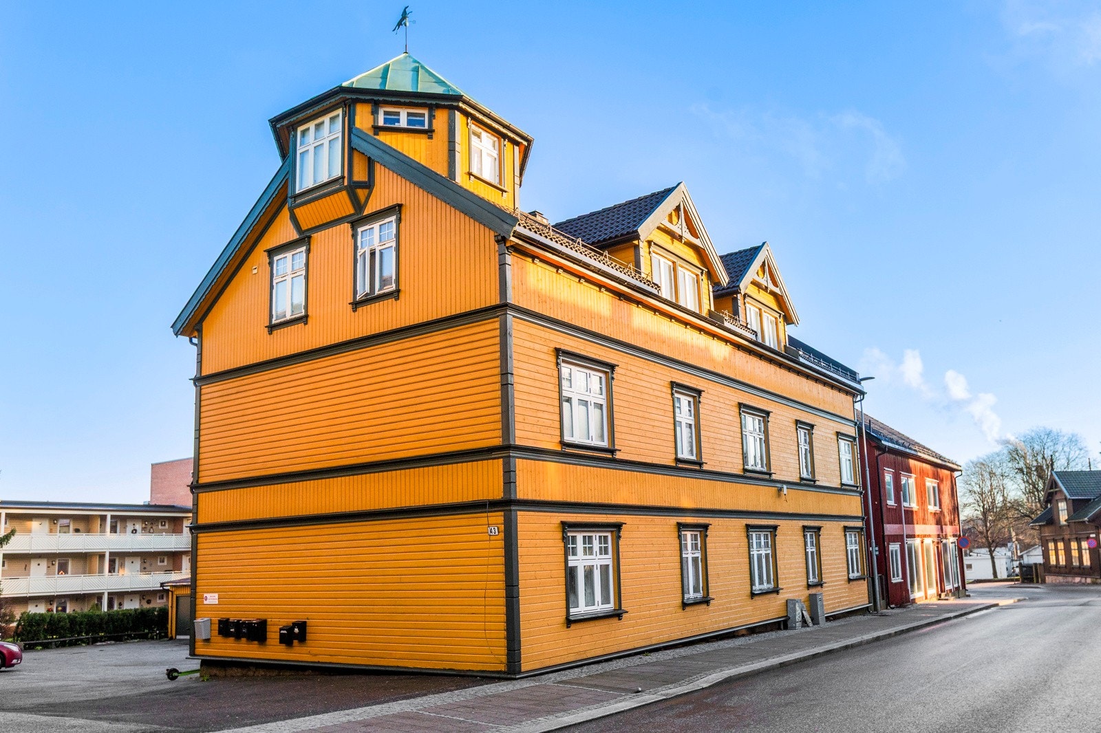 Fasade fra gaten Galleribilde