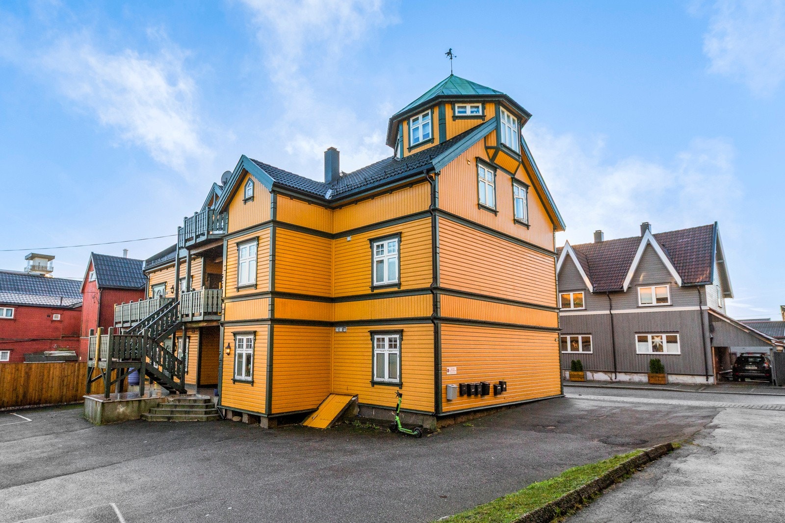 Fasade inngangsparti Galleribilde