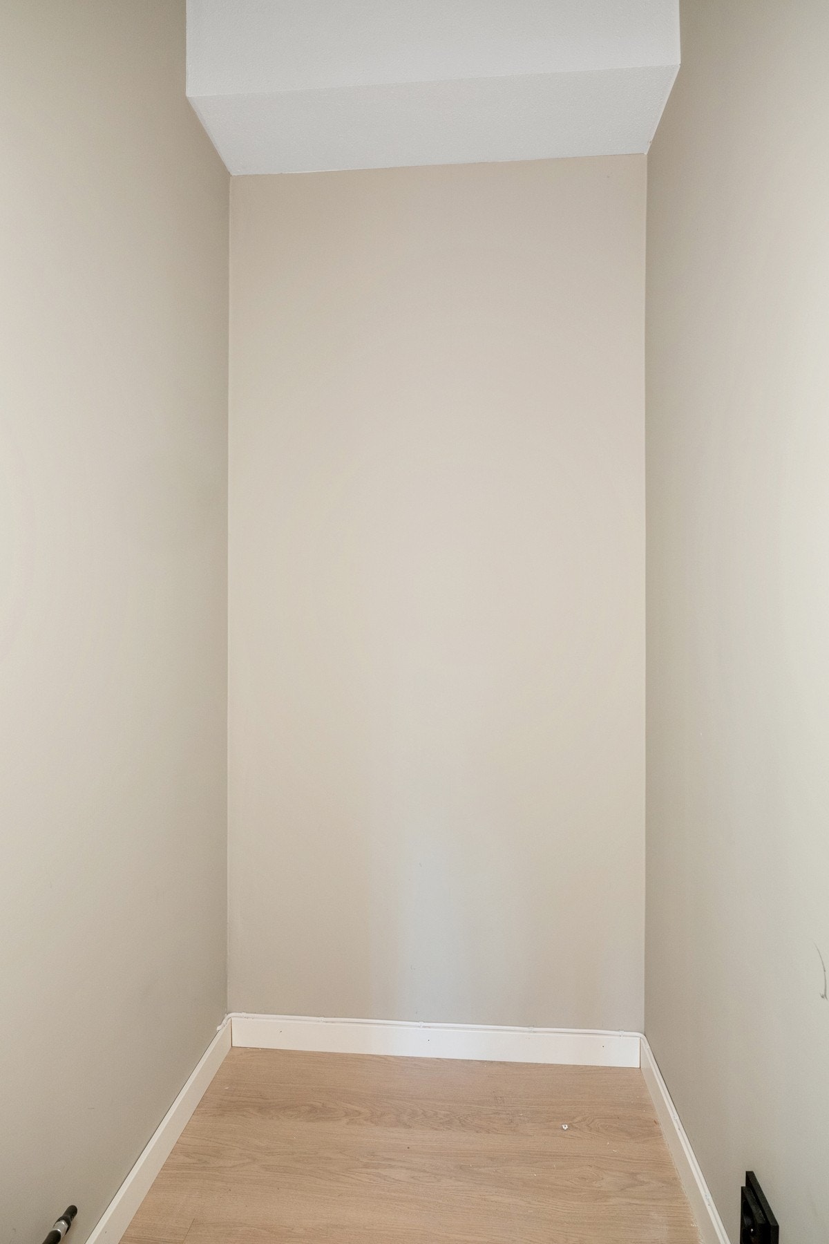 Innvendig bod med tilgang fra entré gir gode og praktiske oppbevaringsmuligheter. Galleribilde